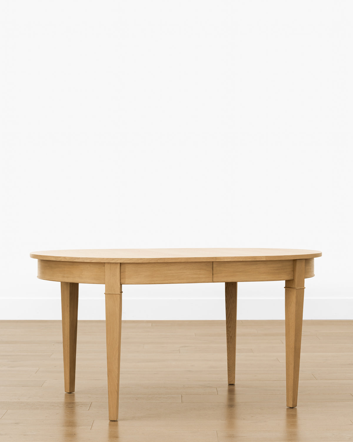 Belo Oak Extension Dining Table  Tapered Legs, Timeless Charm
