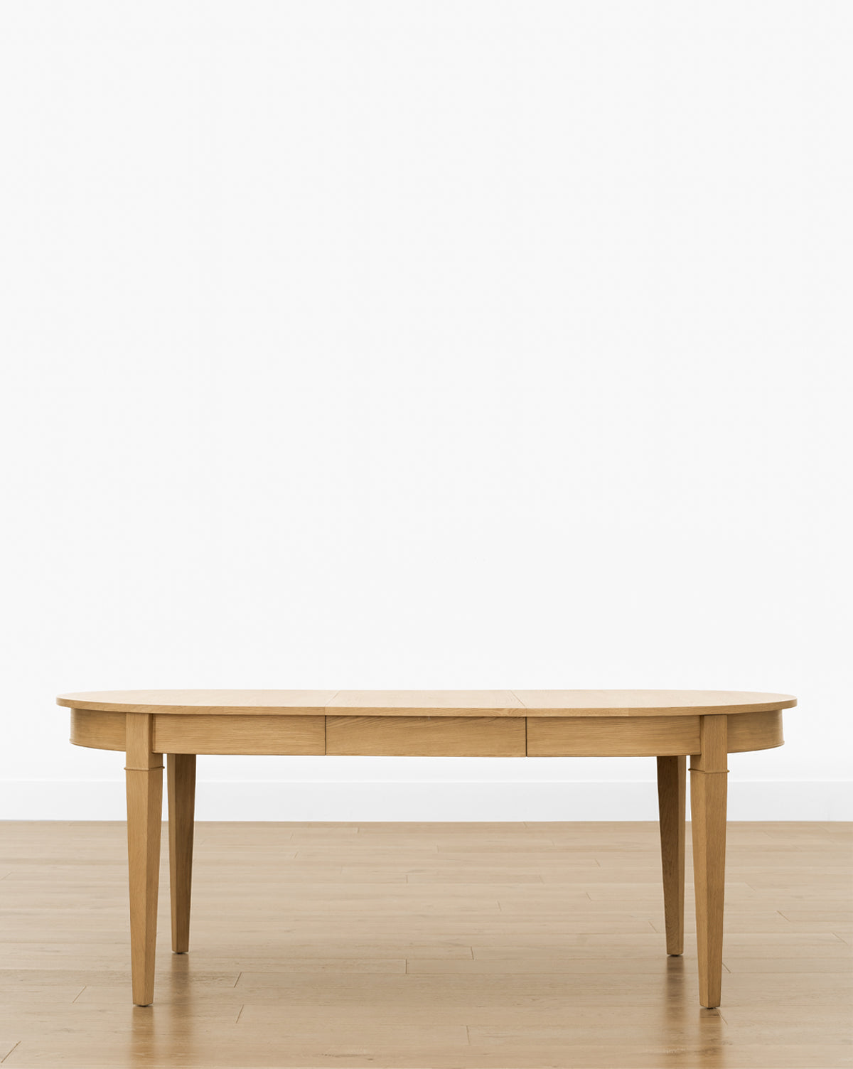 Belo Oak Extension Dining Table  Tapered Legs, Timeless Charm