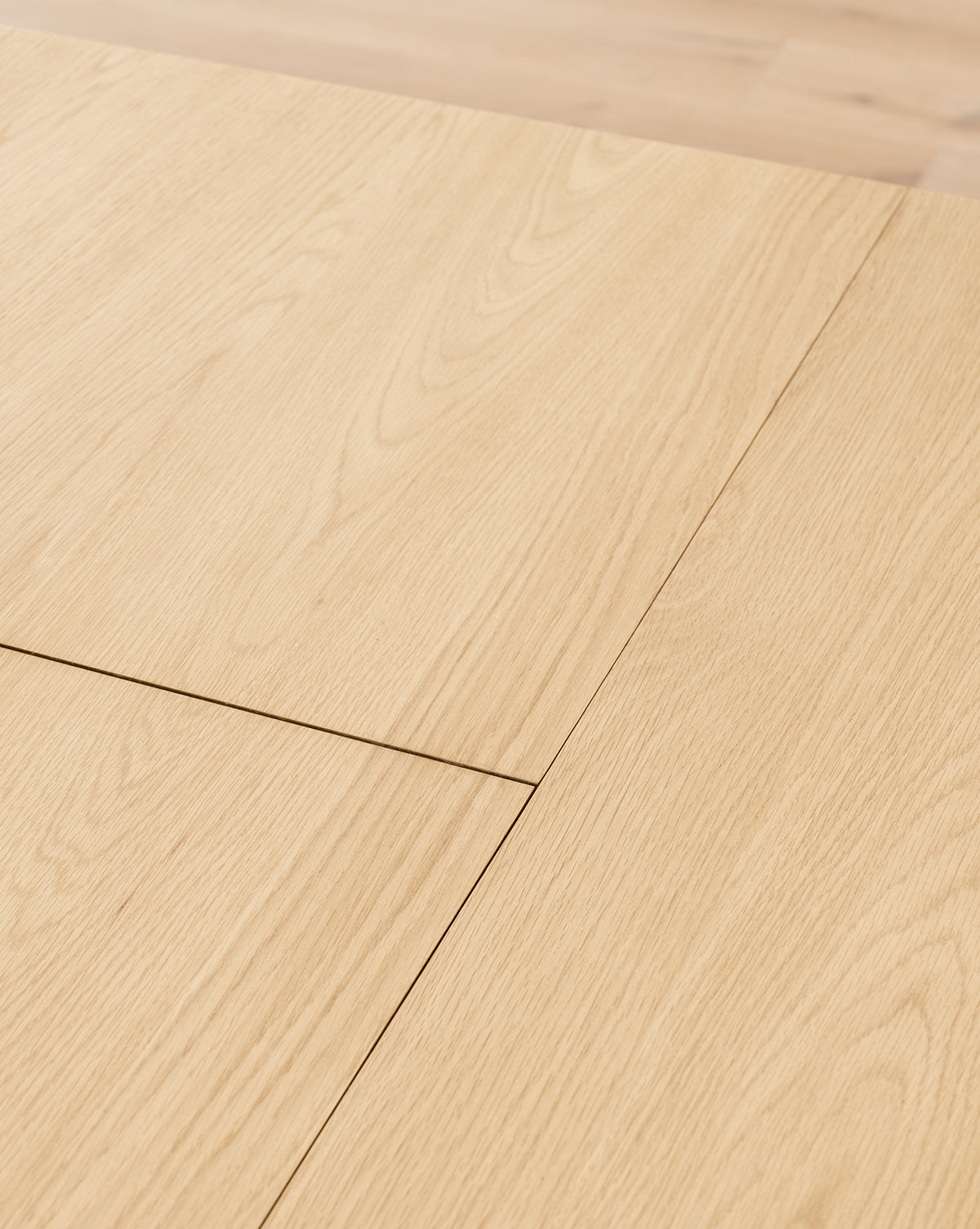 Belo Oak Extension Dining Table  Tapered Legs, Timeless Charm