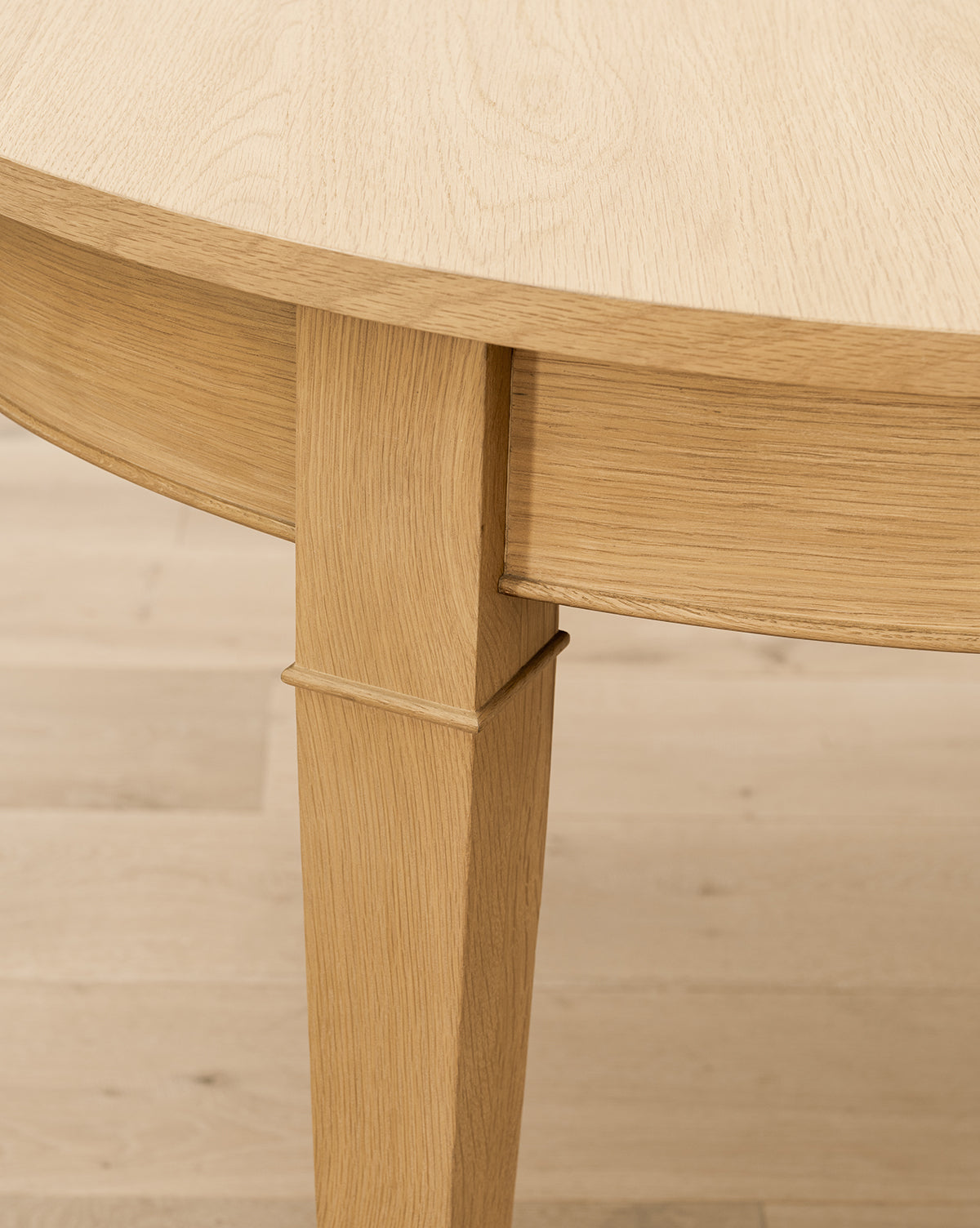 Belo Oak Extension Dining Table  Tapered Legs, Timeless Charm
