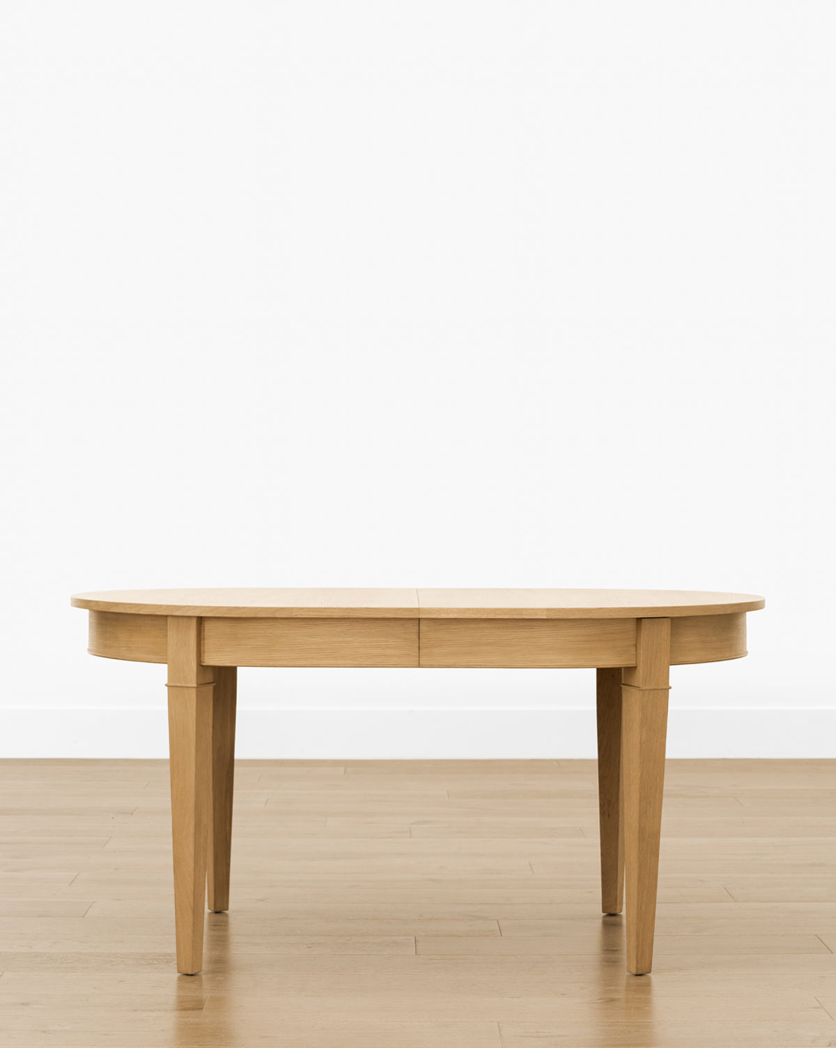 Belo Oak Extension Dining Table  Tapered Legs, Timeless Charm