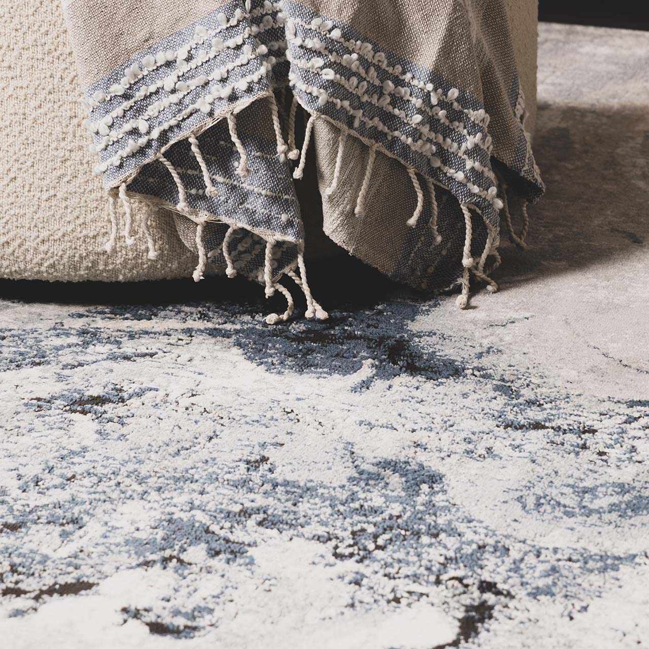 Blythe Dark Blue Marble Rug  Machine Woven, Medium Pile