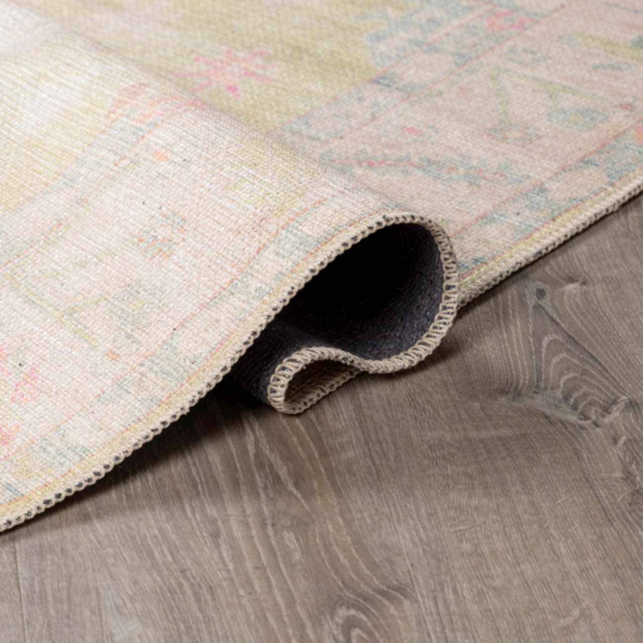 Bela Washable Rug  Machine Woven  Low Pile  Traditional Style