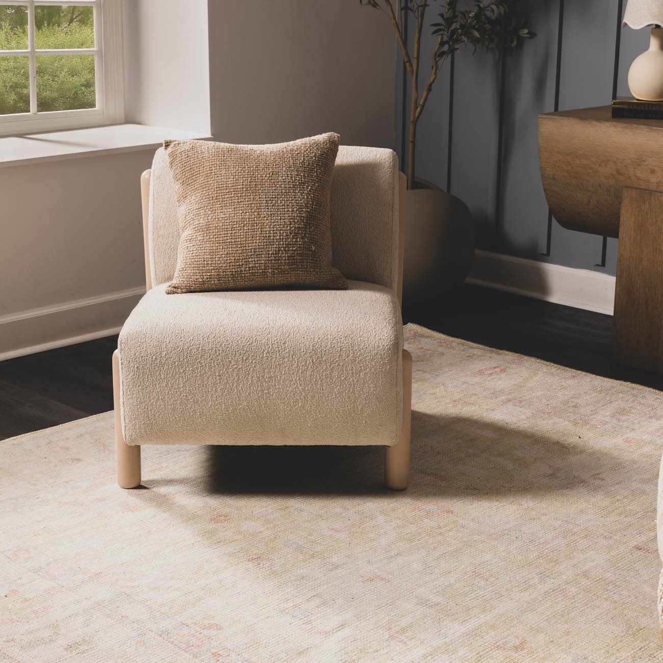 Bela Washable Rug  Machine Woven  Low Pile  Traditional Style