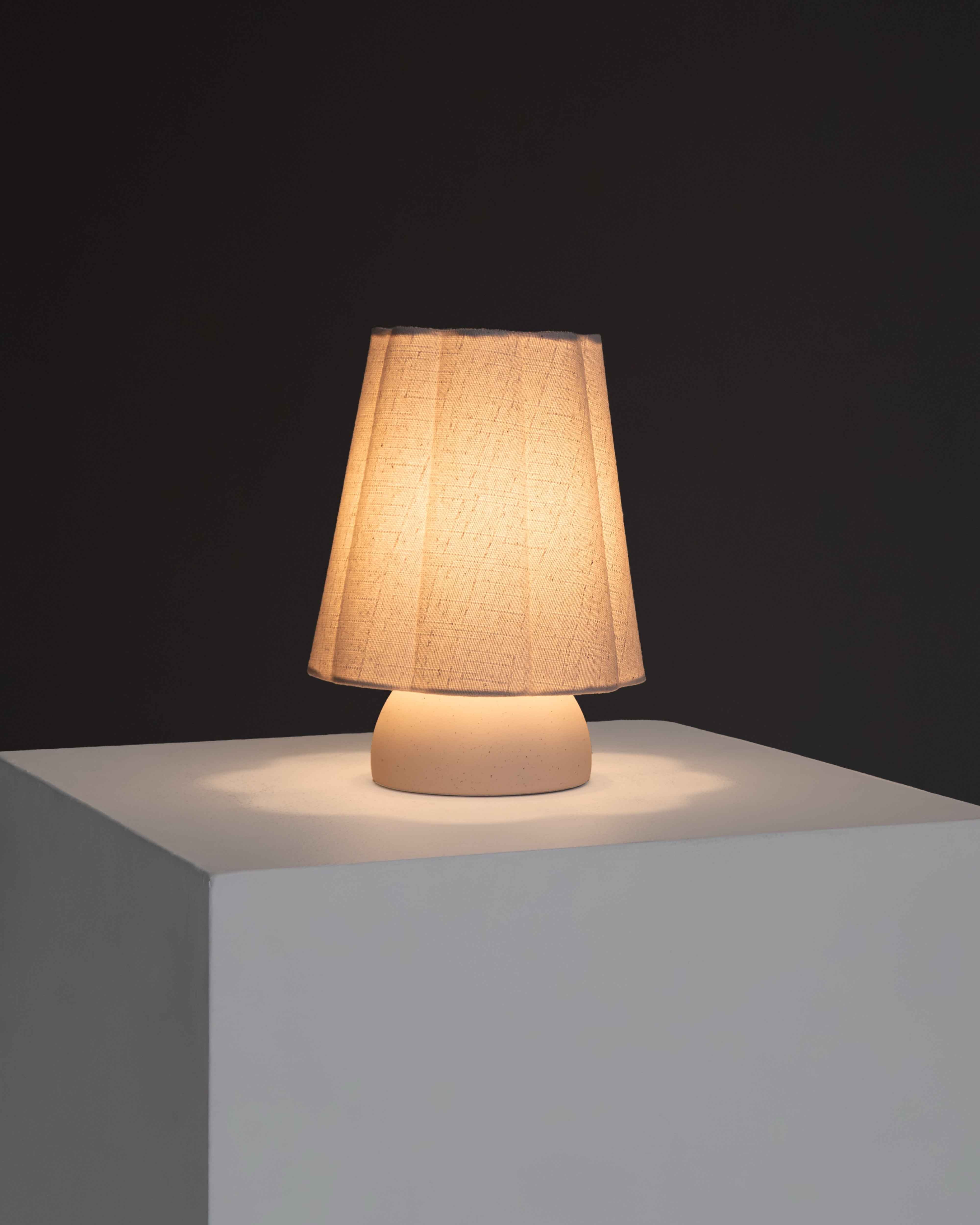 Kira Table Lamp | Sculptural Fluted Shade, Ceramic Base