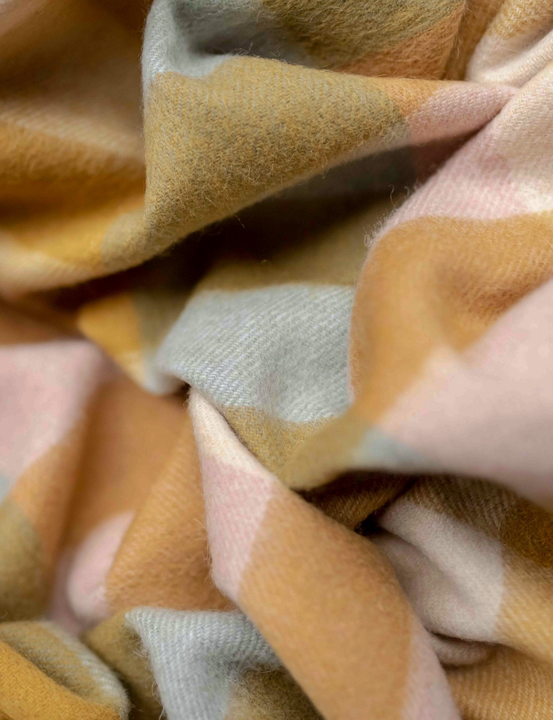 Luna Lambswool Throw | Soft, Hypoallergenic Natural Fiber