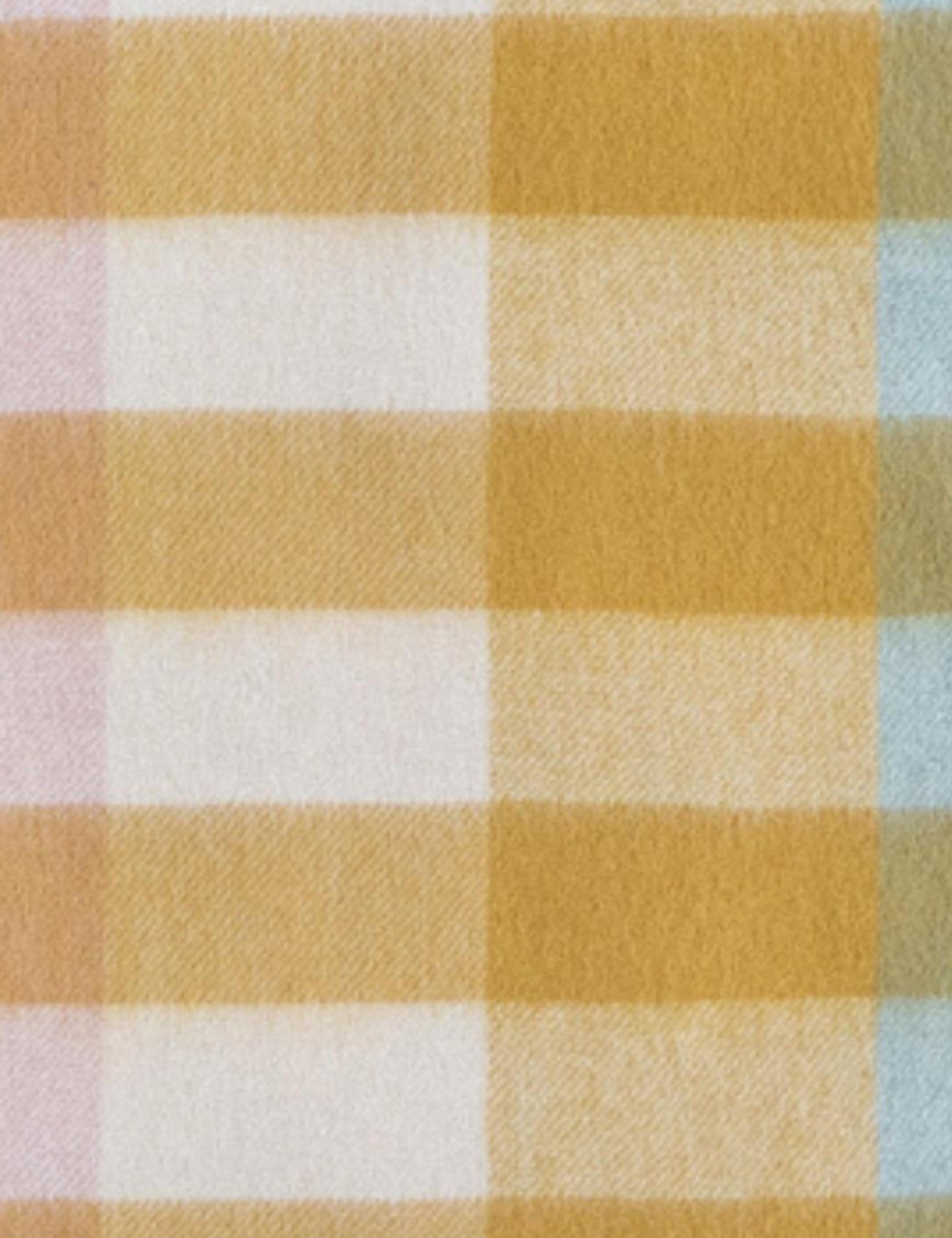 Luna Lambswool Throw | Soft, Hypoallergenic Natural Fiber