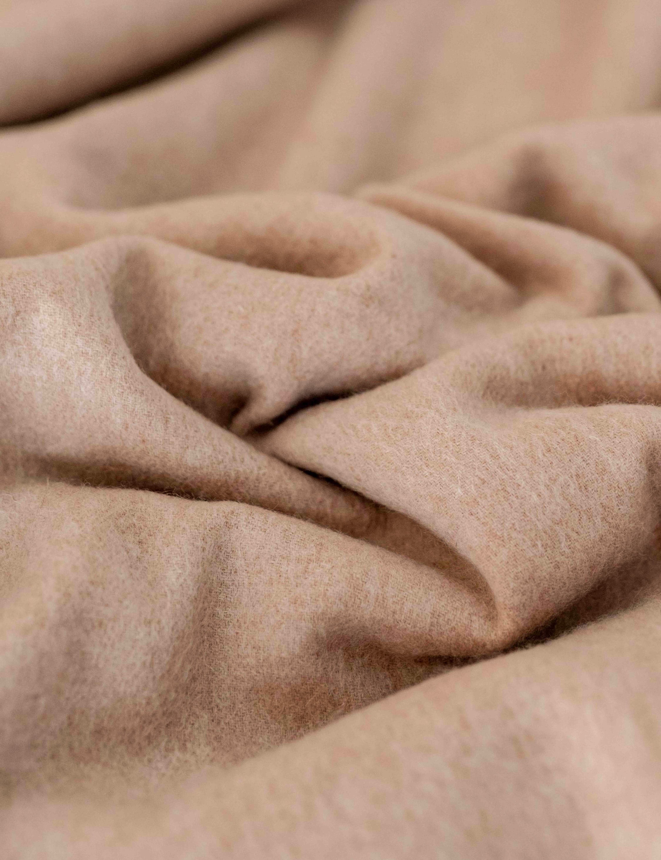 Luna Lambswool Throw | Soft, Hypoallergenic Natural Fiber