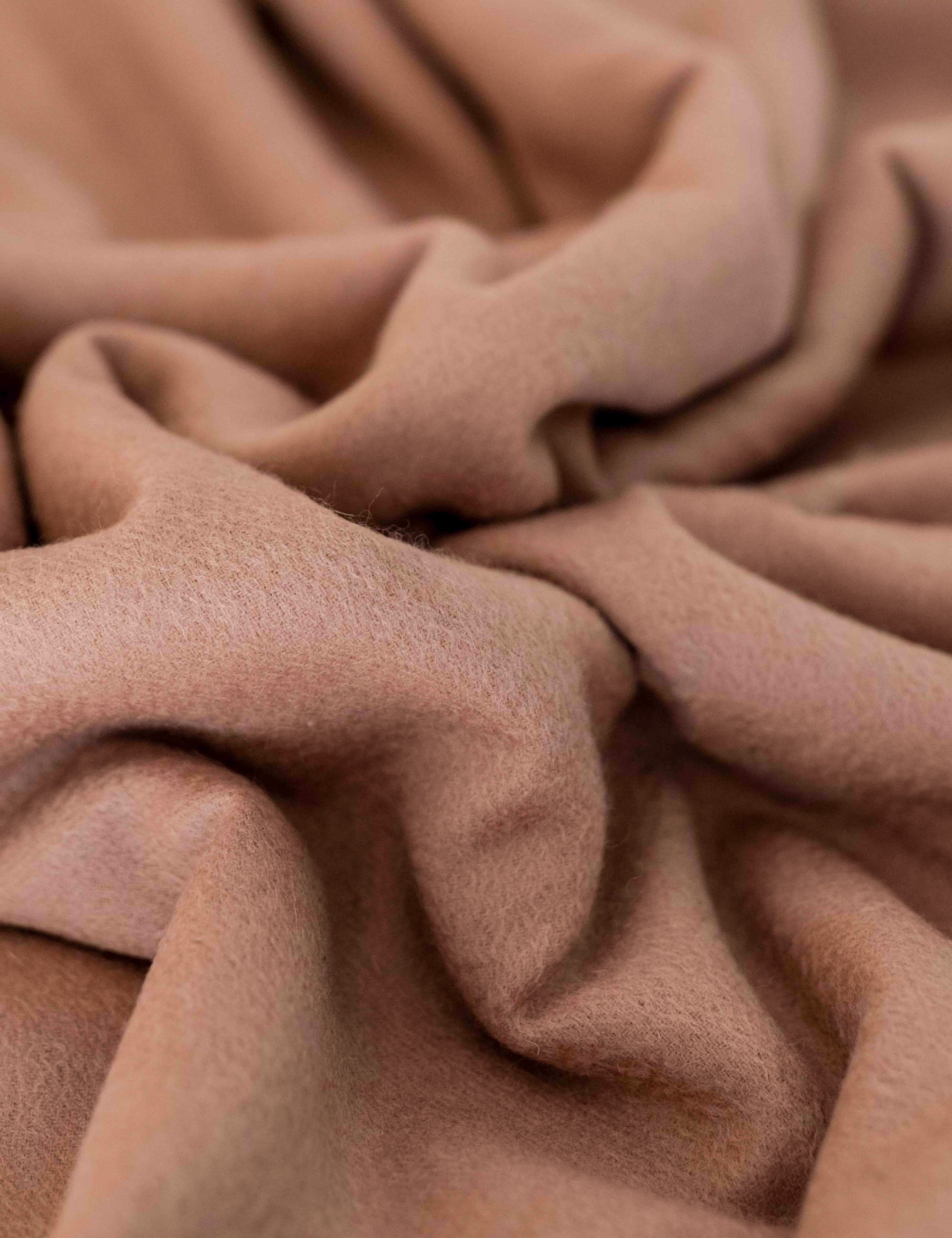 Bello Lambswool Throw | Hypoallergenic, Soft Natural Fiber