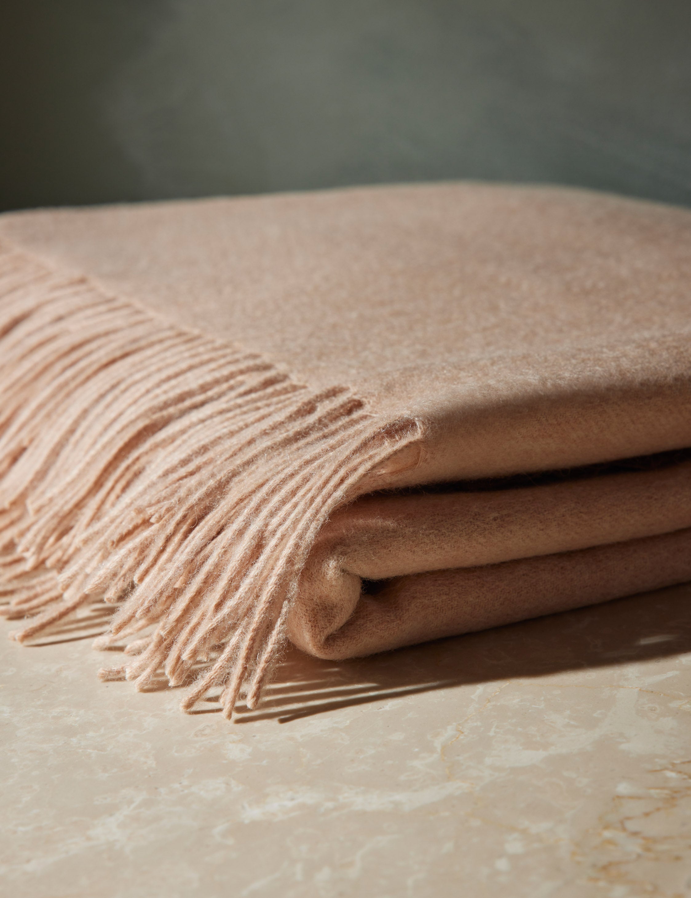 Bello Lambswool Throw | Hypoallergenic, Soft Natural Fiber
