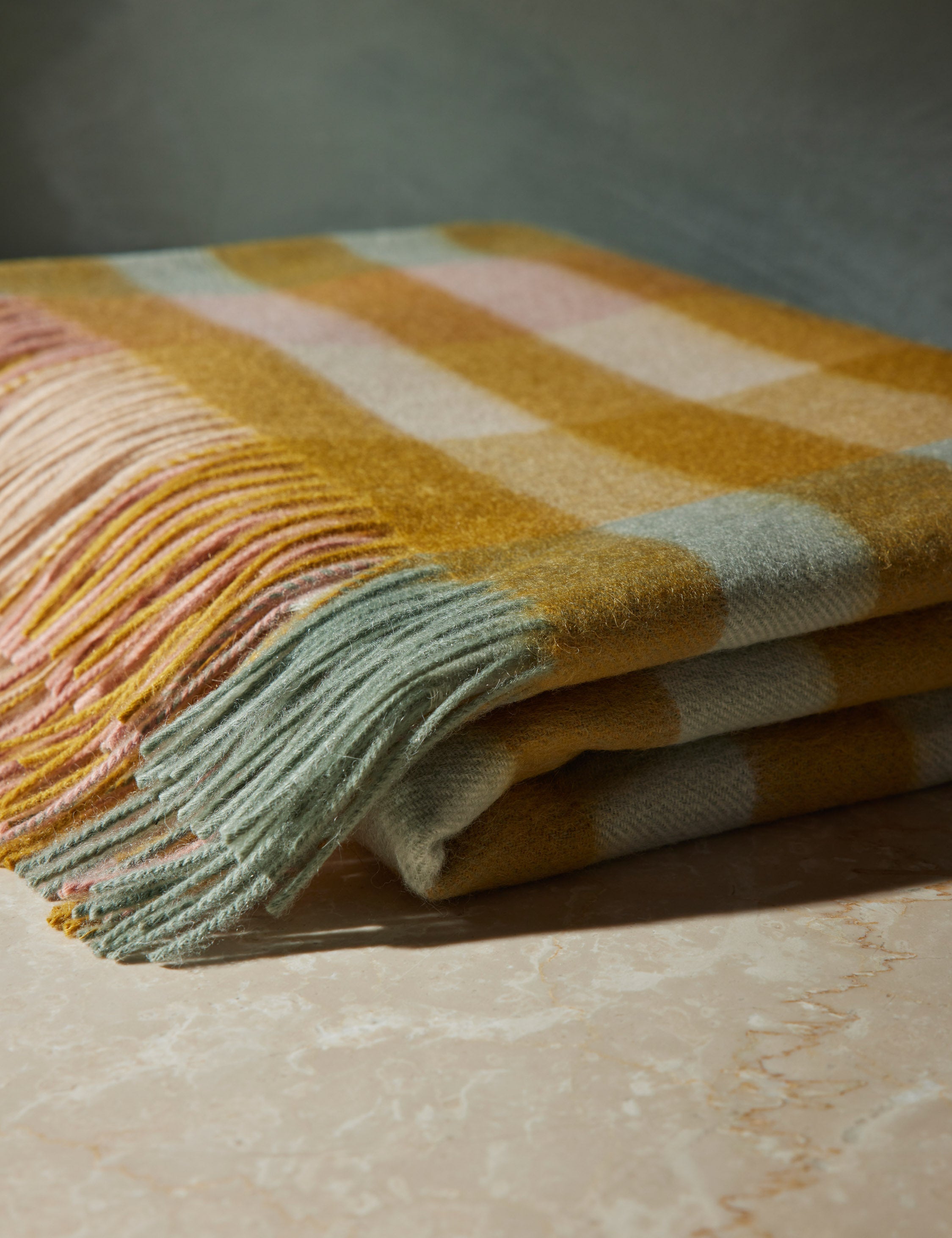 Bello Lambswool Throw | Hypoallergenic, Soft Natural Fiber