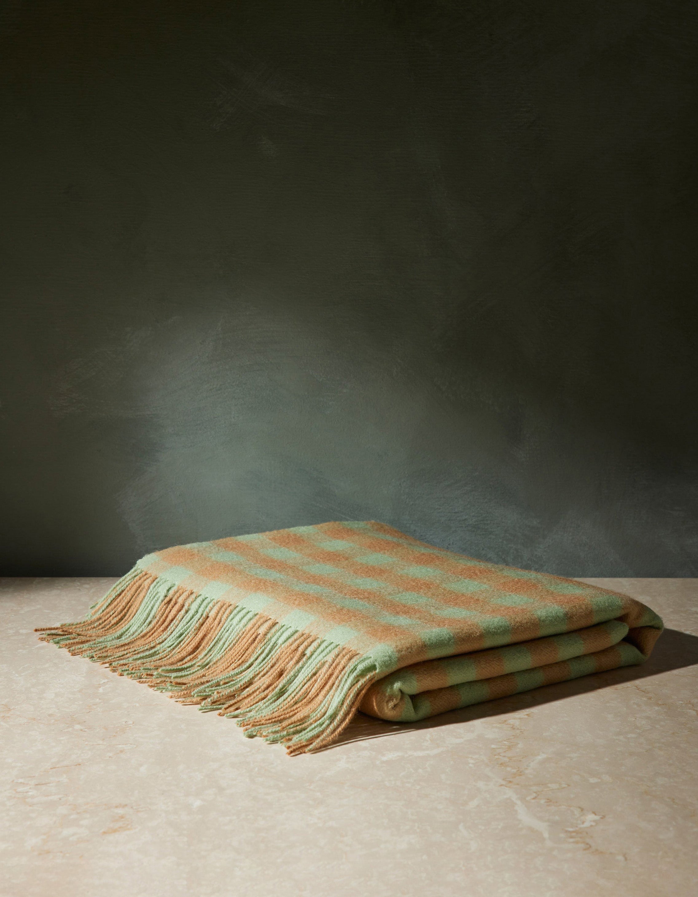 Bello Lambswool Throw | Hypoallergenic, Soft Natural Fiber