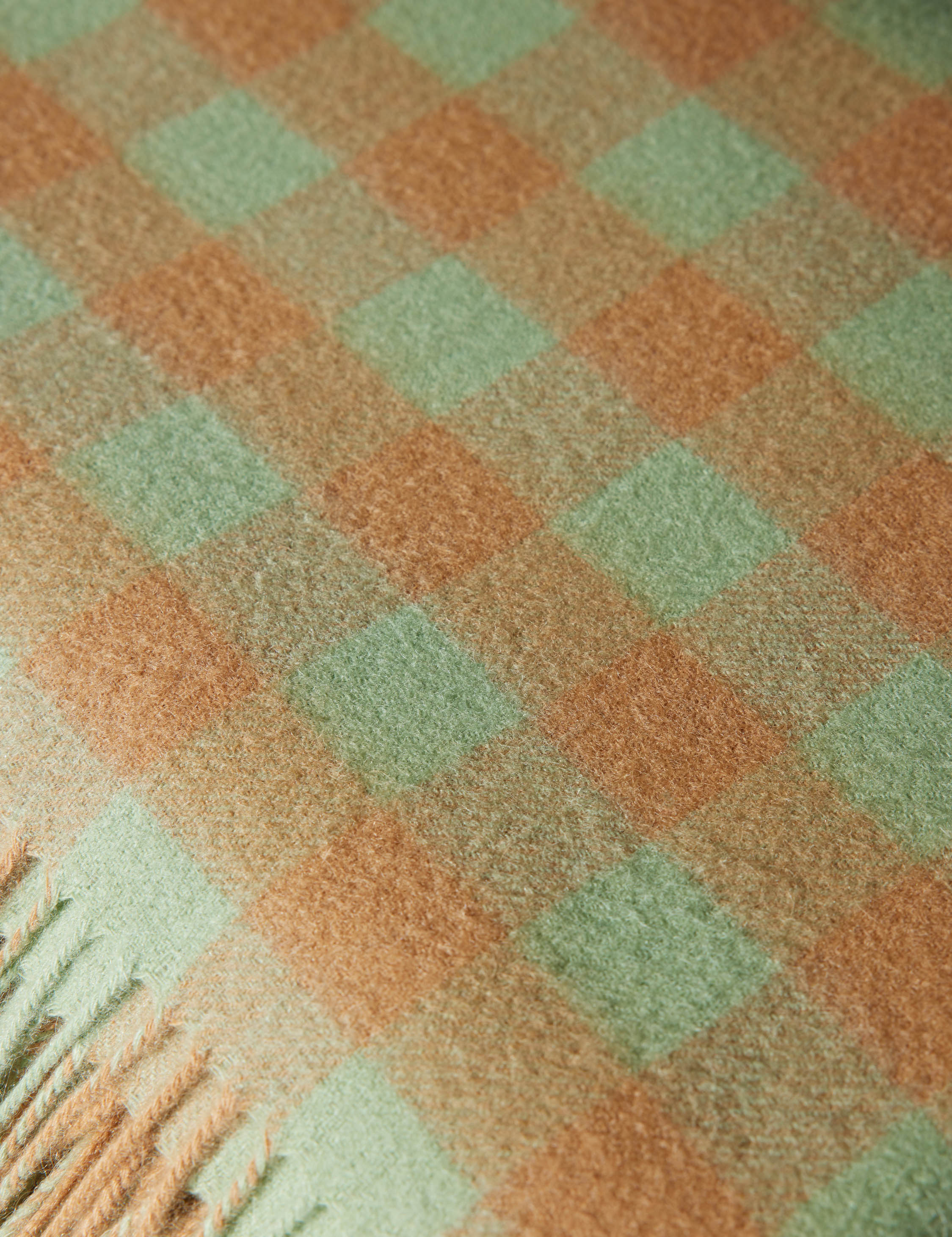 Luna Lambswool Throw | Soft, Hypoallergenic Natural Fiber