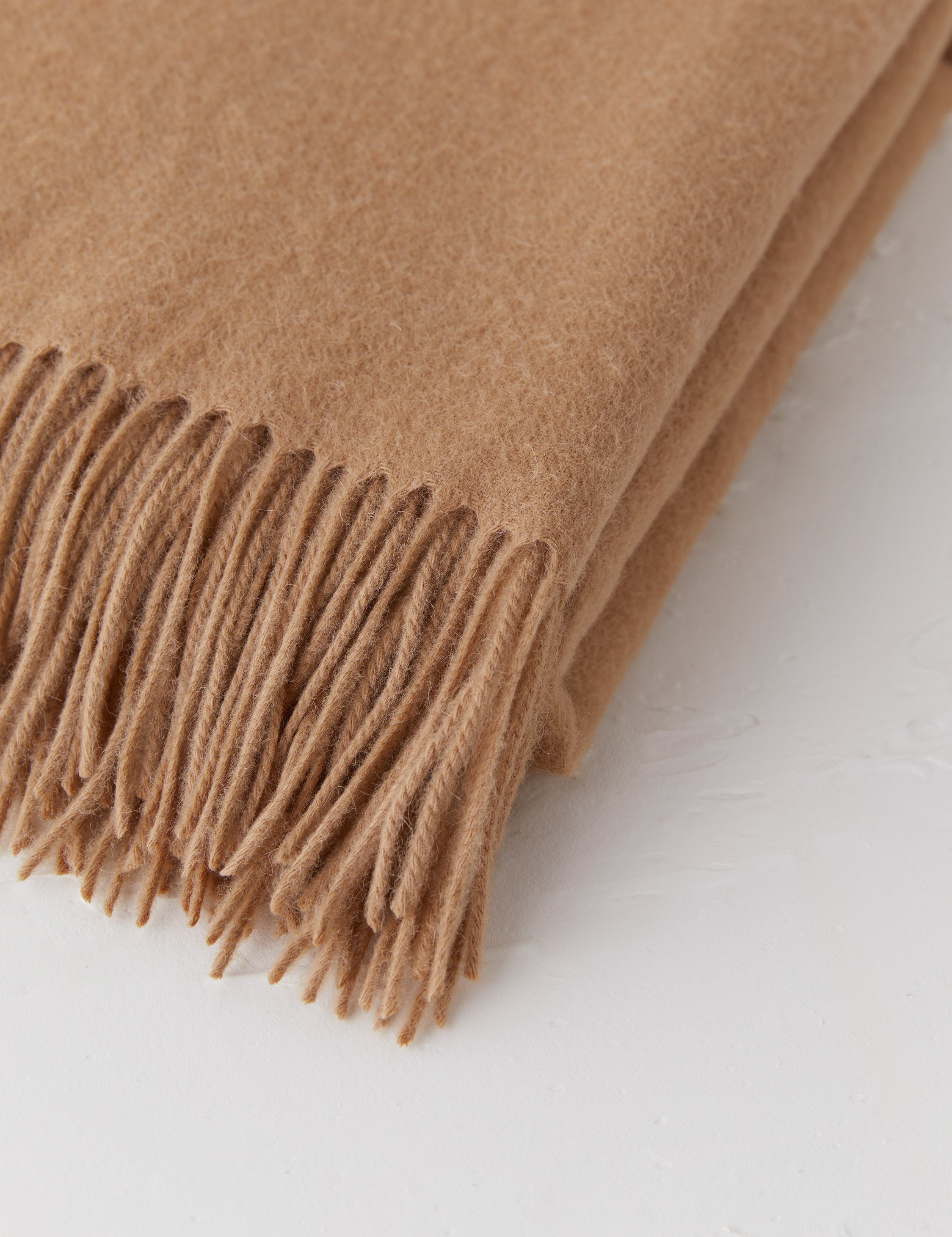 Luna Lambswool Throw | Soft, Hypoallergenic Natural Fiber