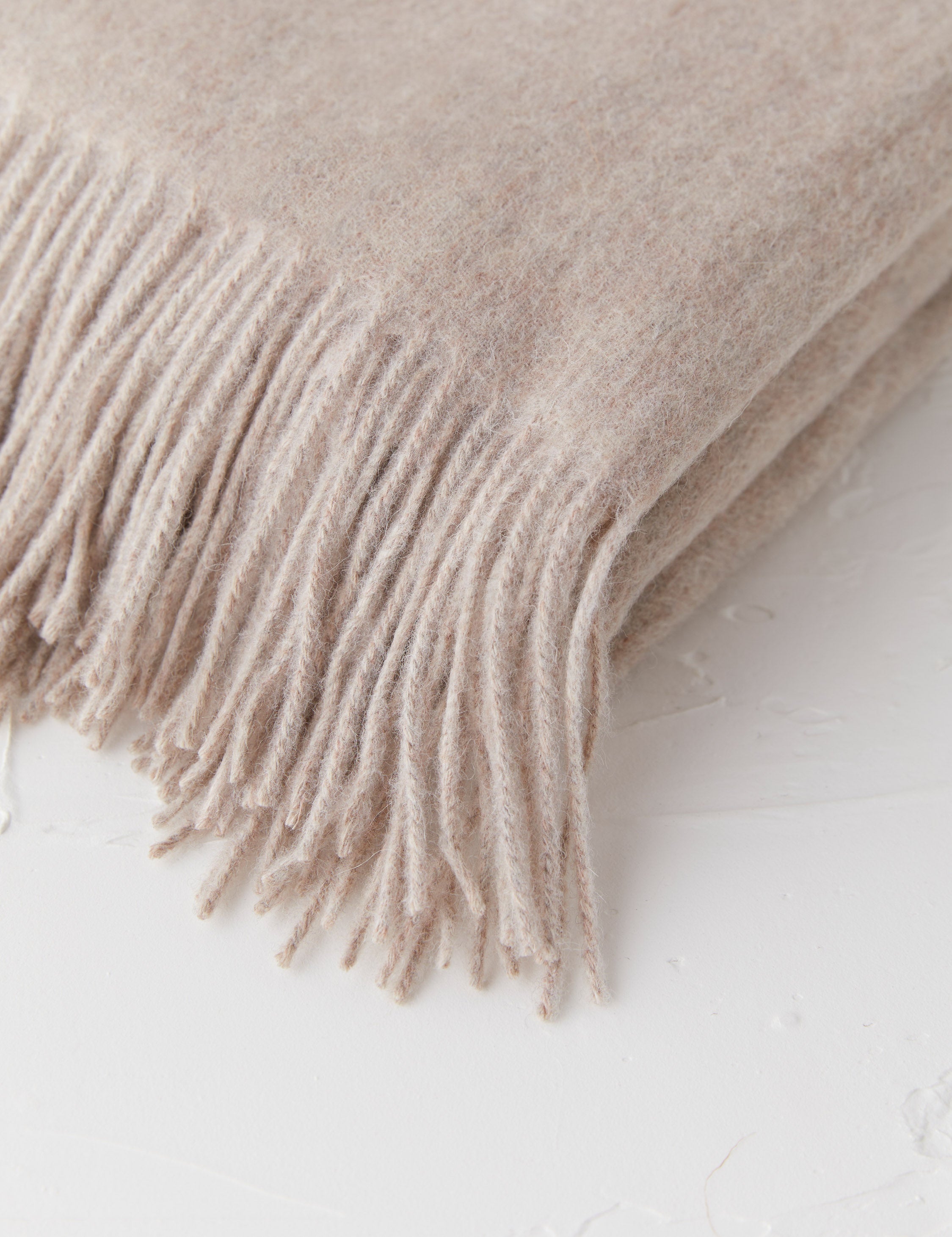 Luna Lambswool Throw | Soft, Hypoallergenic Natural Fiber