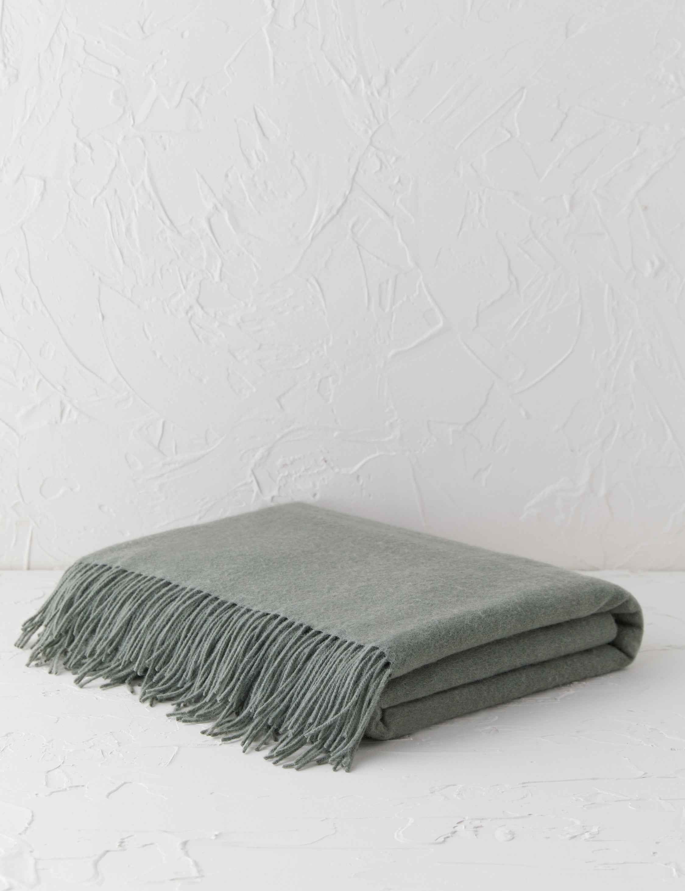 Bello Lambswool Throw | Hypoallergenic, Soft Natural Fiber