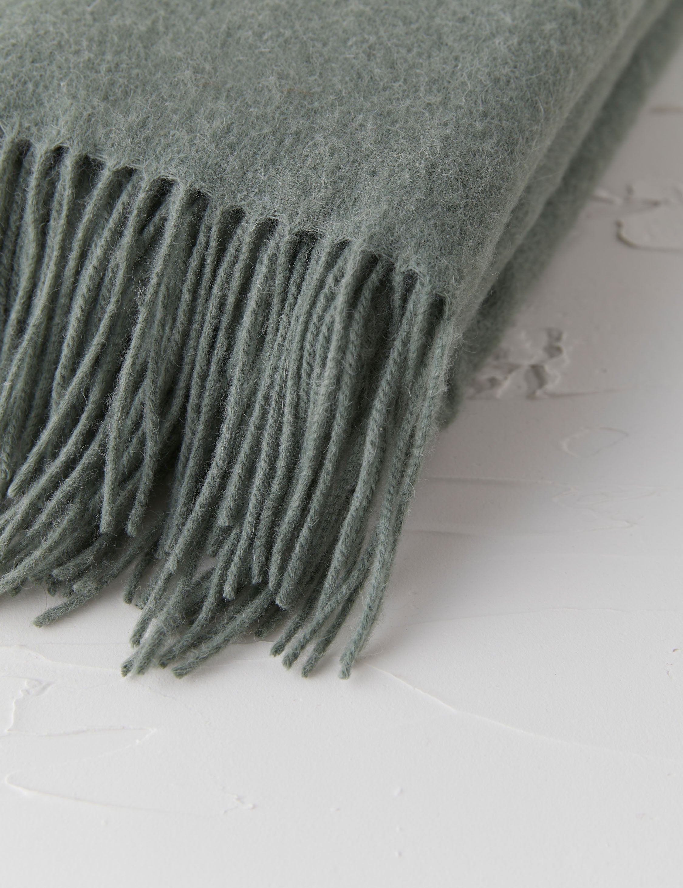 Bello Lambswool Throw | Hypoallergenic, Soft Natural Fiber