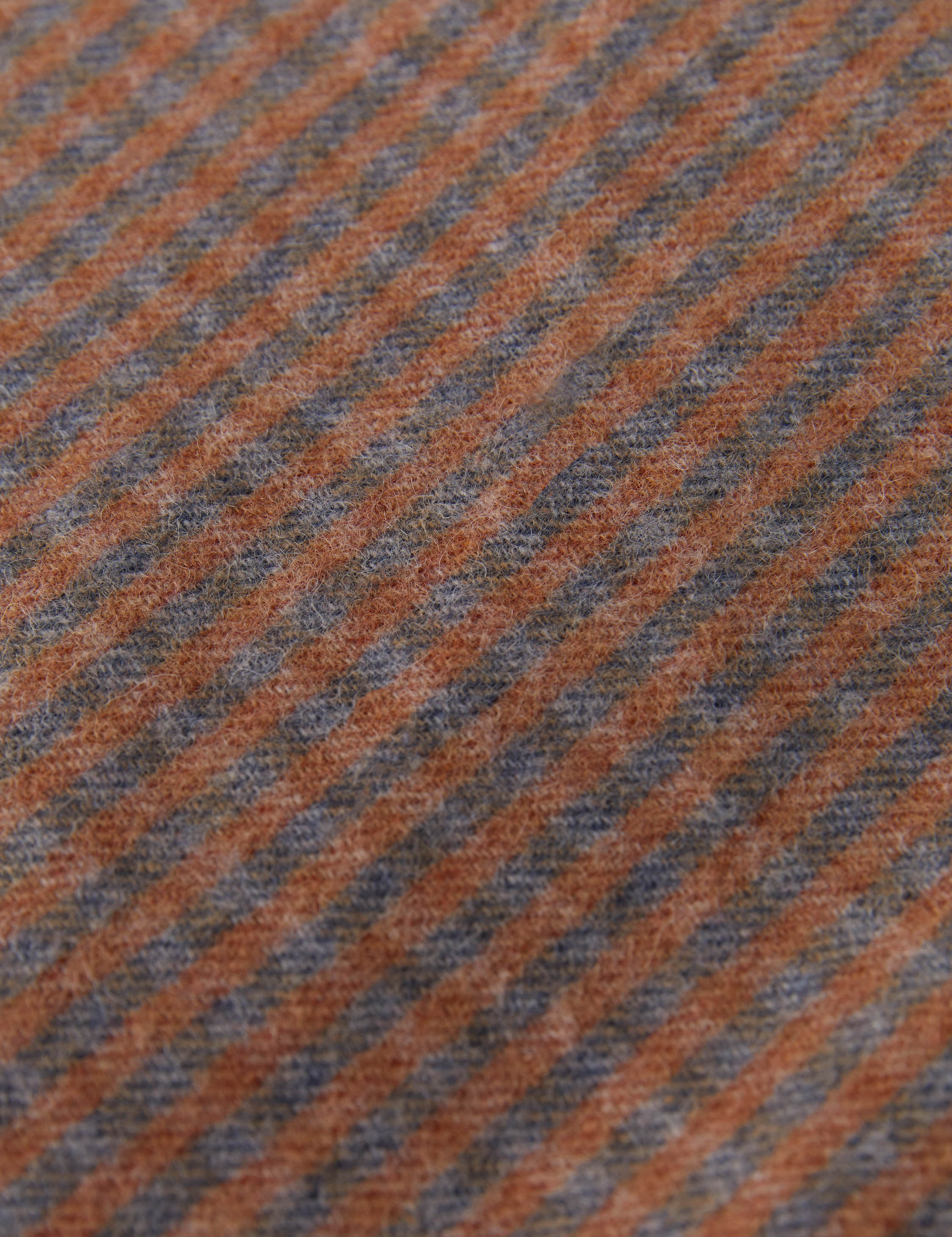 Bello Lambswool Throw | Hypoallergenic, Soft Natural Fiber