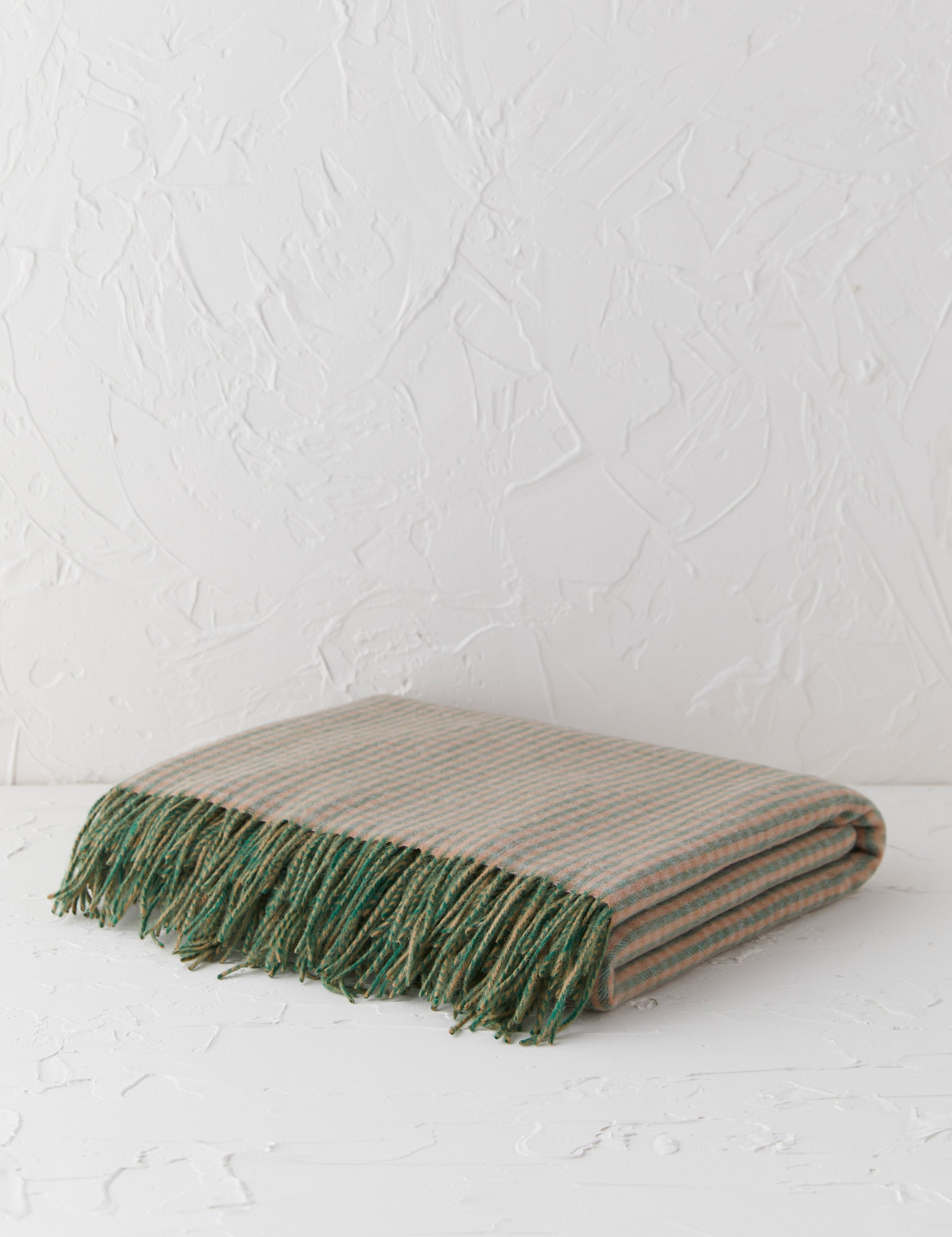 Luna Lambswool Throw | Soft, Hypoallergenic Natural Fiber
