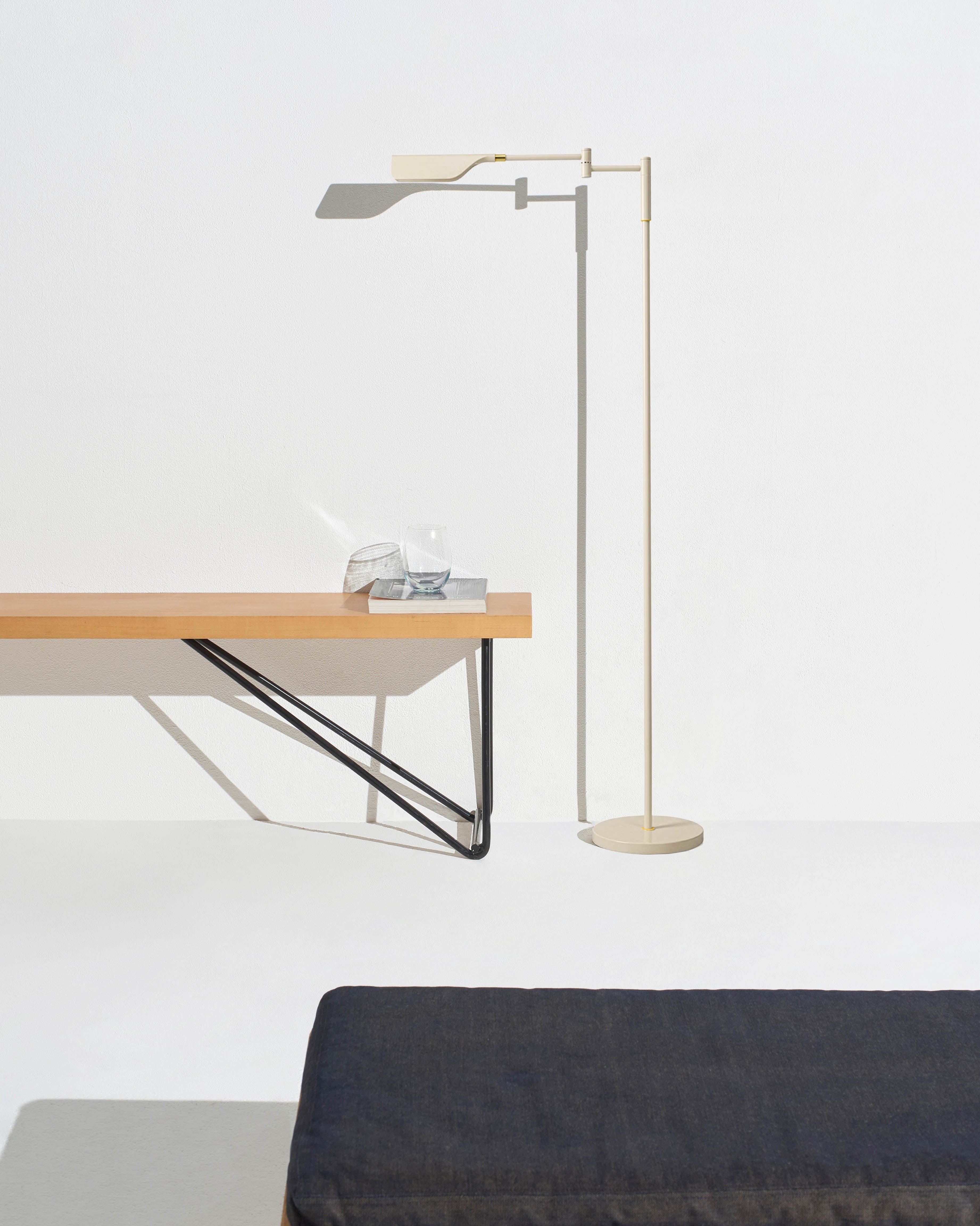 Luma Leaf Floor Lamp | LED, Three-Touch Dimmer