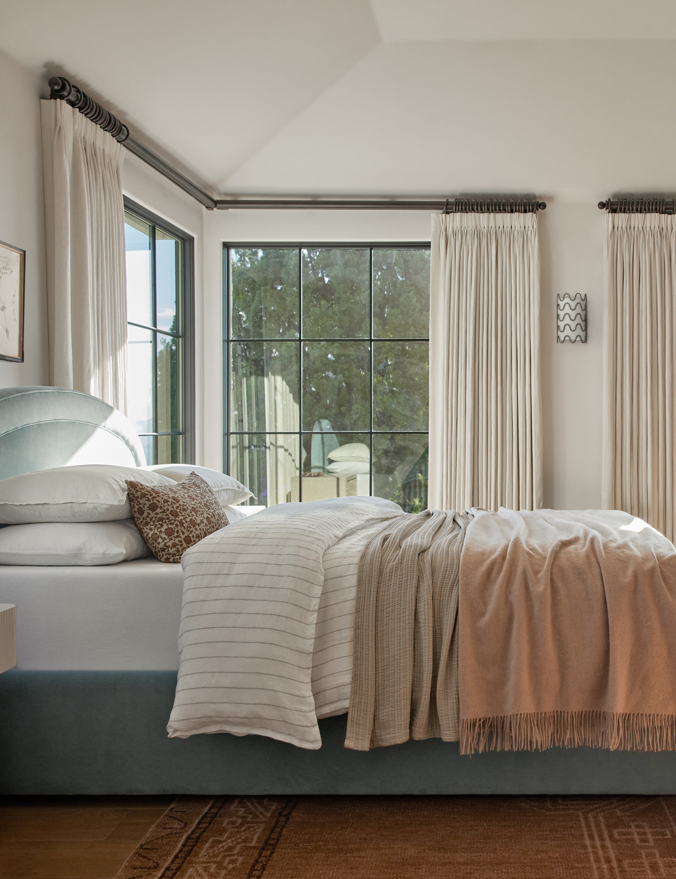 Bello Lambswool Throw | Hypoallergenic, Soft Natural Fiber