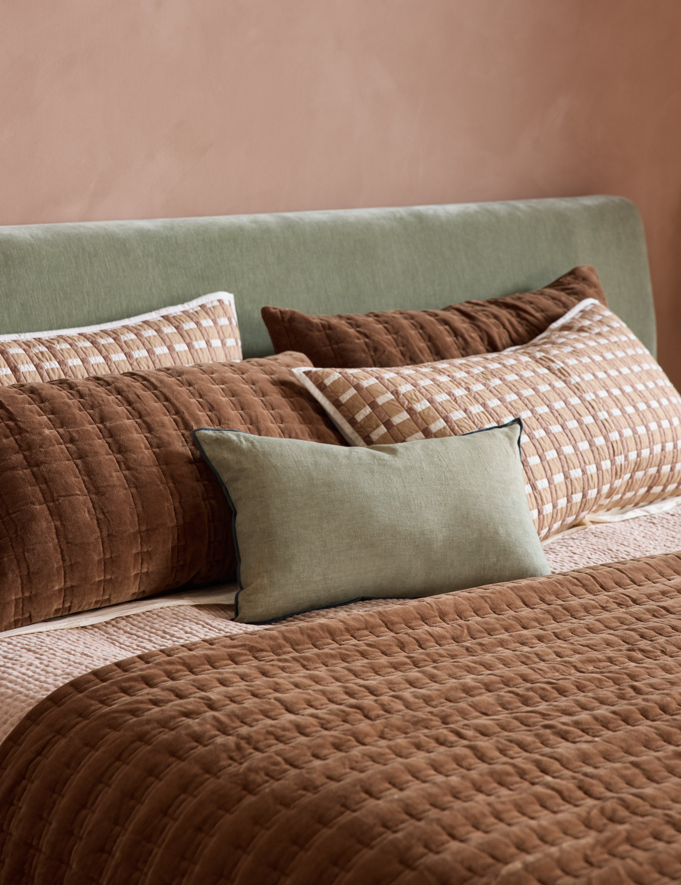 Carys Linen Pillow | Contrast Piping, Two-Tone Design