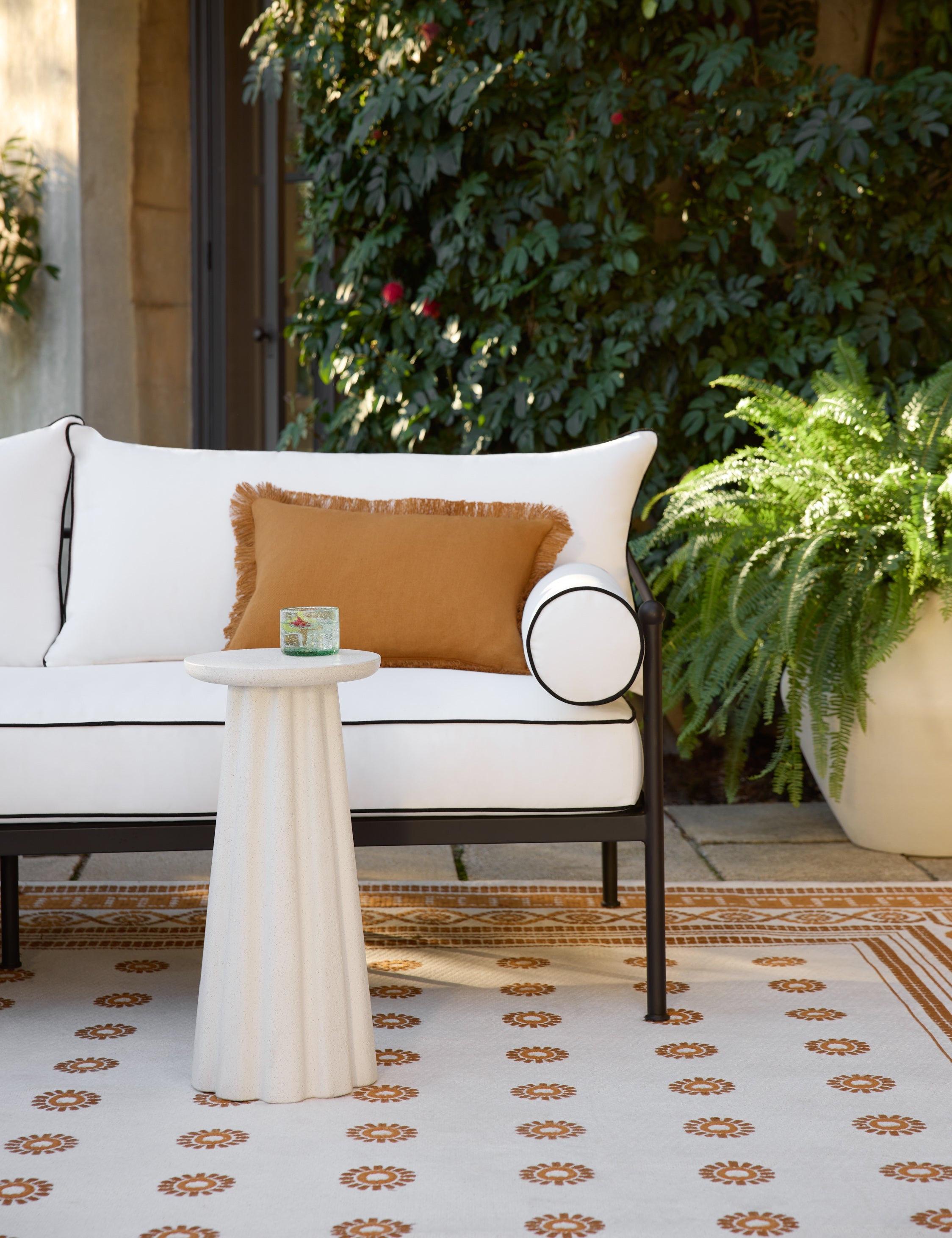 Luna Round Side Table | Durable Concrete, Fluted Base
