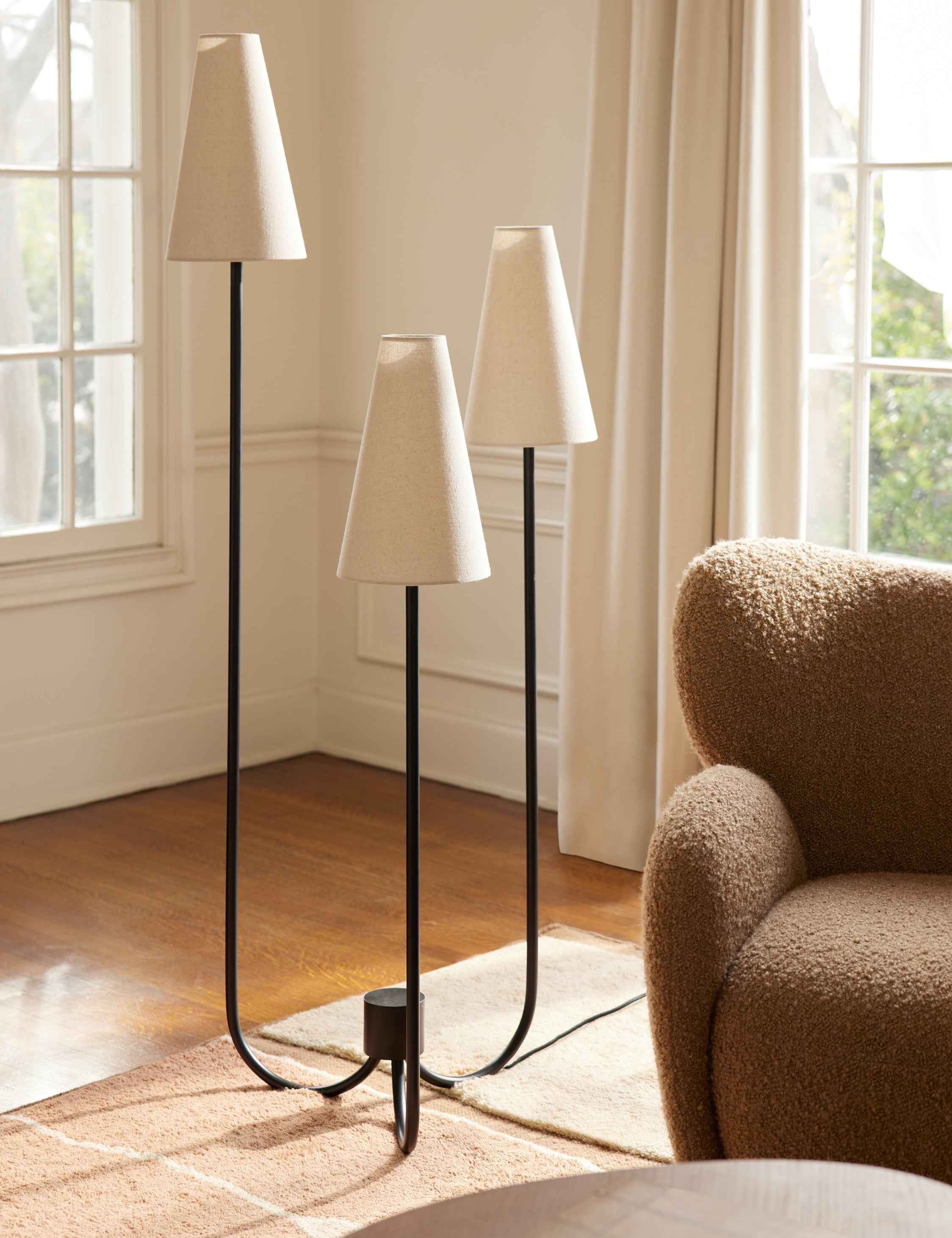 Fino Floor Lamp | Sculptural Design, Tapered Shades
