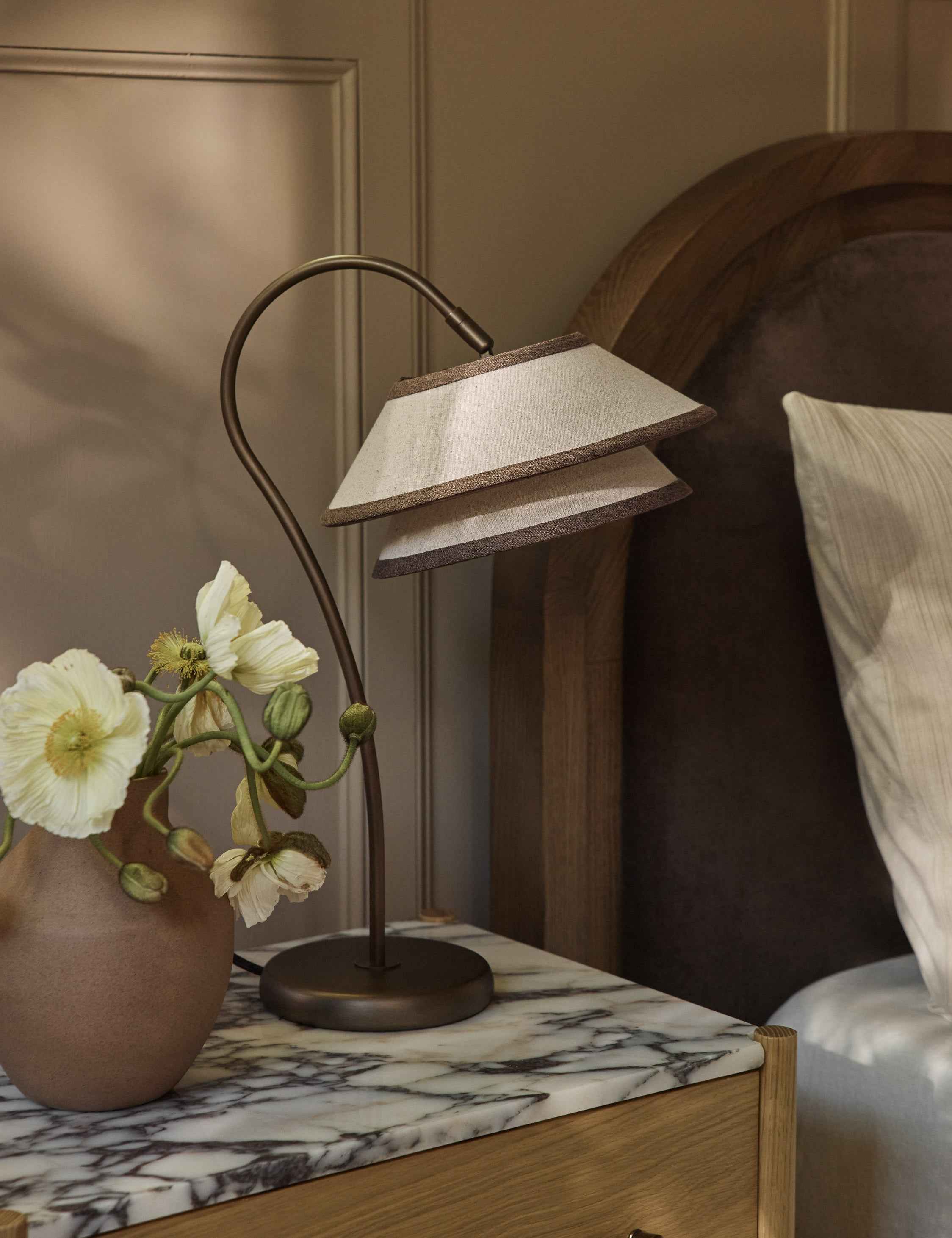 Pivotal Table Lamp | Ivory Linen with Toffee Trim