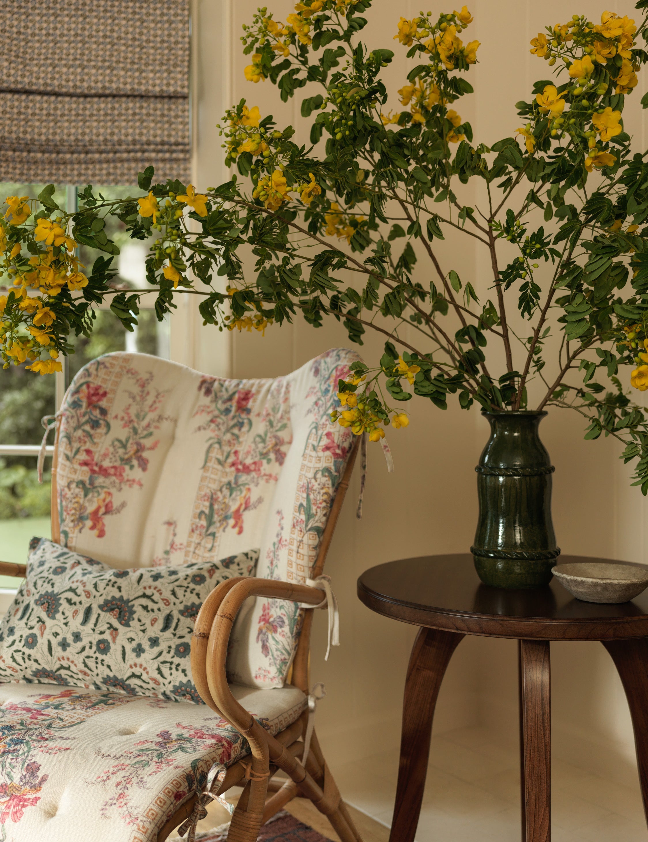 Fiora Round Side Table | Flared Legs, Compact Design