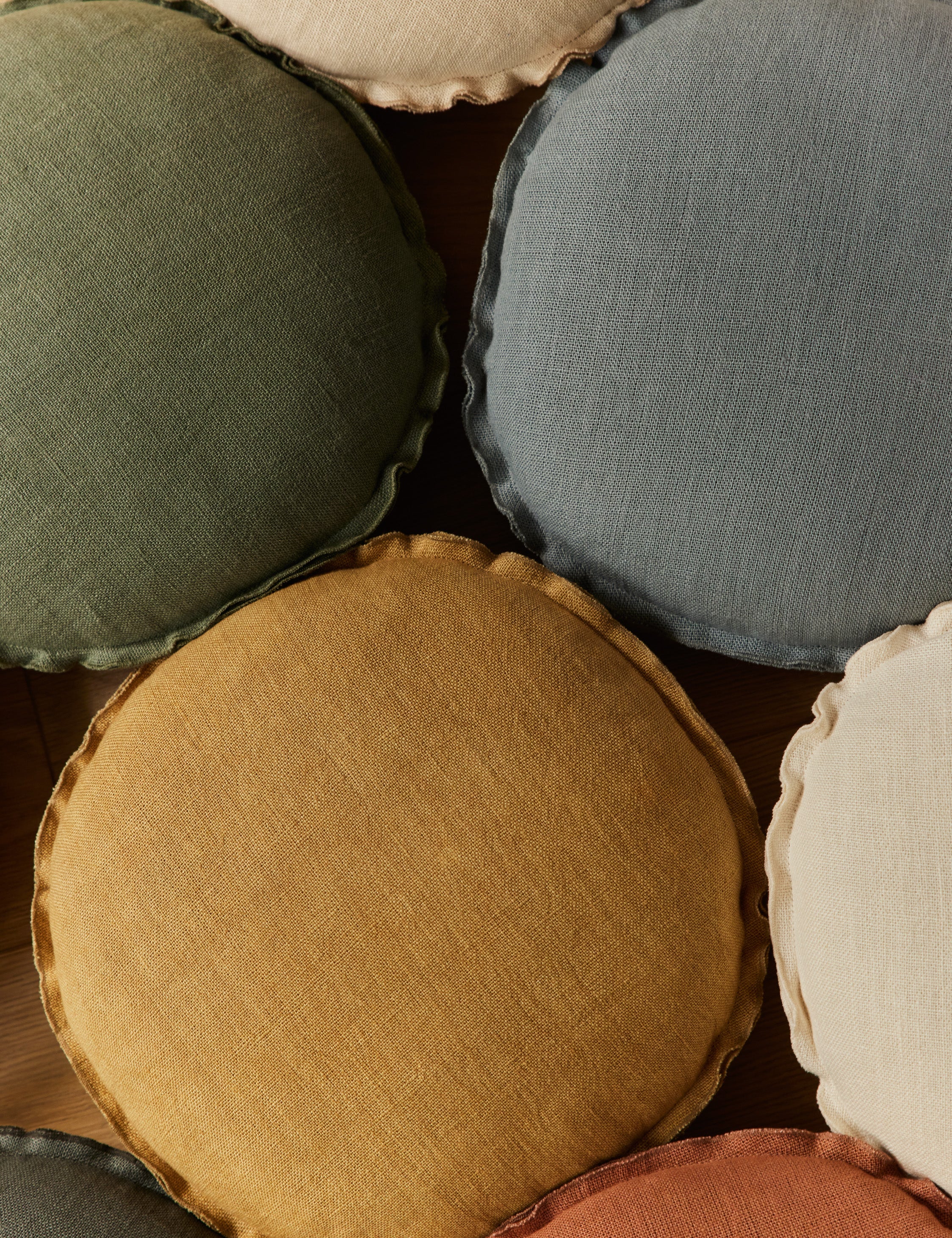 Luno Round Pillow | Linen, Flange Trim