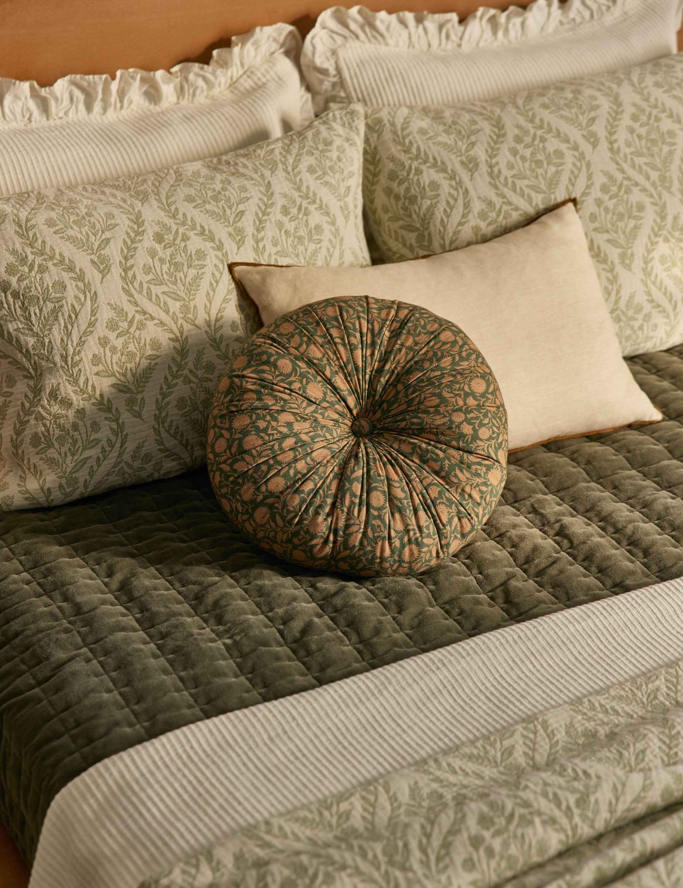 Bello Round Pillow | Floral Design, Linen Cotton Blend