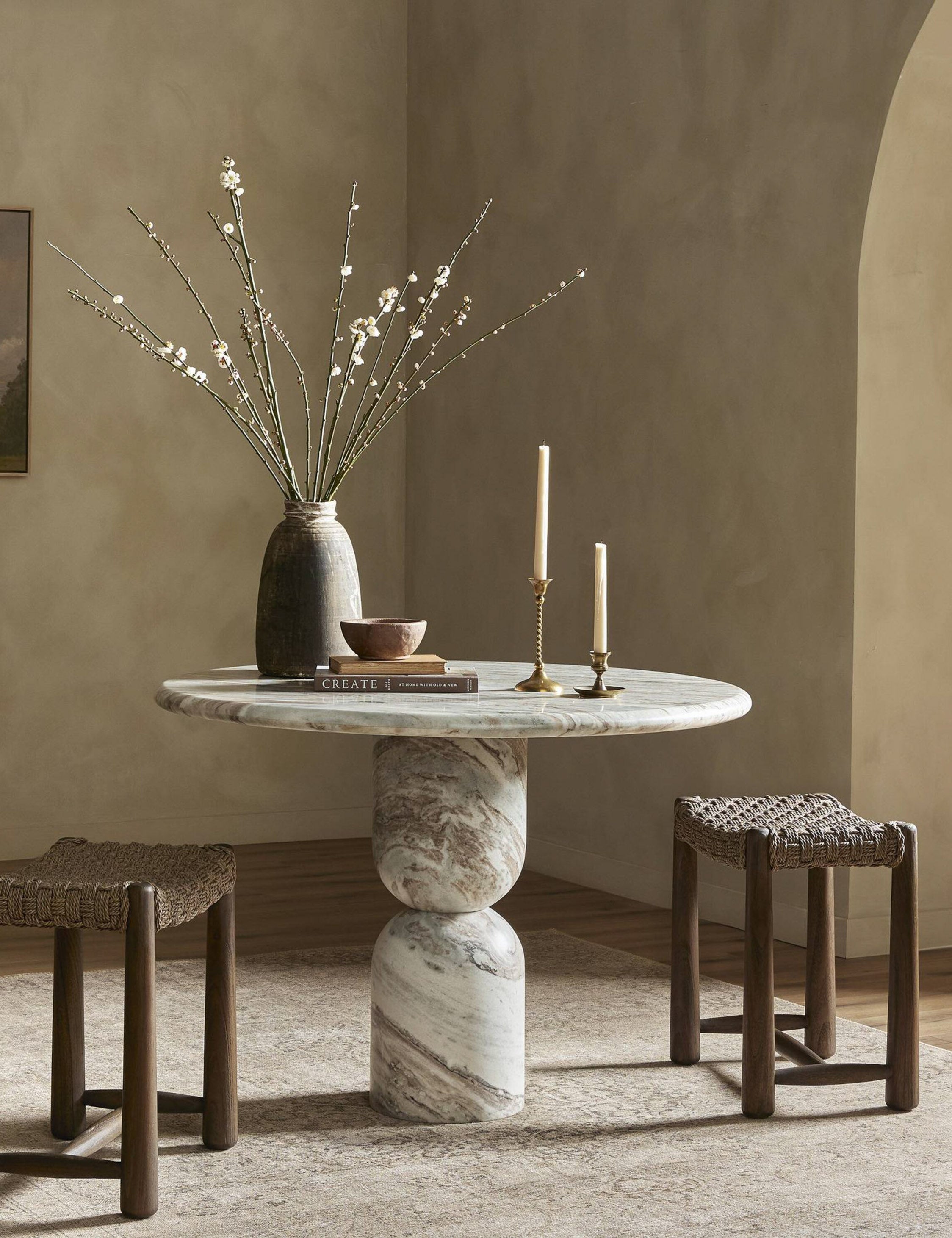 Fino Round Dining Table | Sculpted Pedestal, Elegant Curves