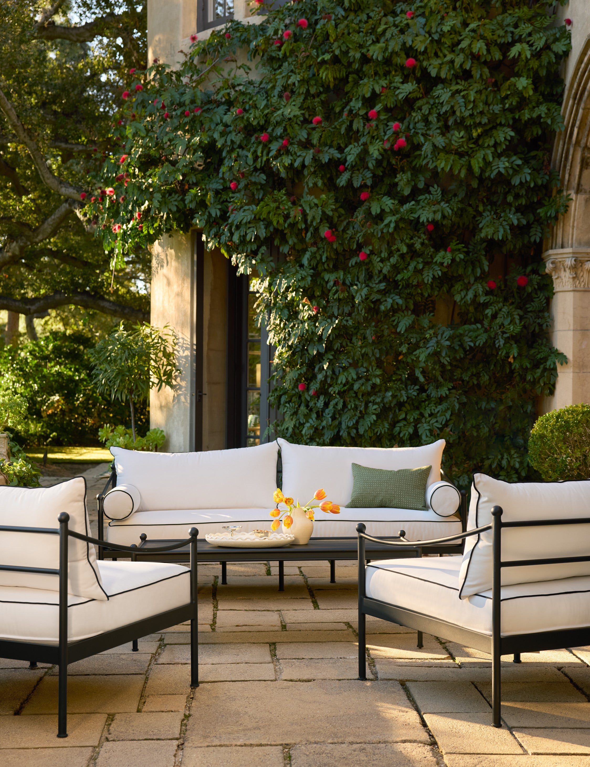 Leni Outdoor Sofa | Tailored Cushions for Personalized Comfort
