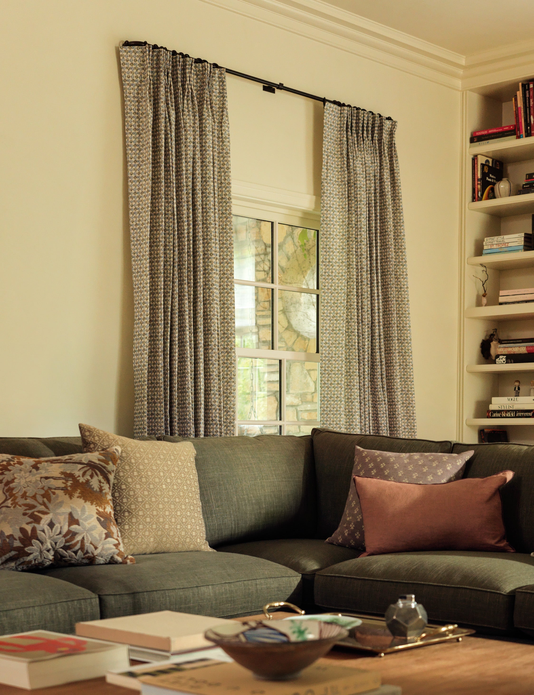 Carys Linen Pillow | Contrast Piping, Two-Tone Design