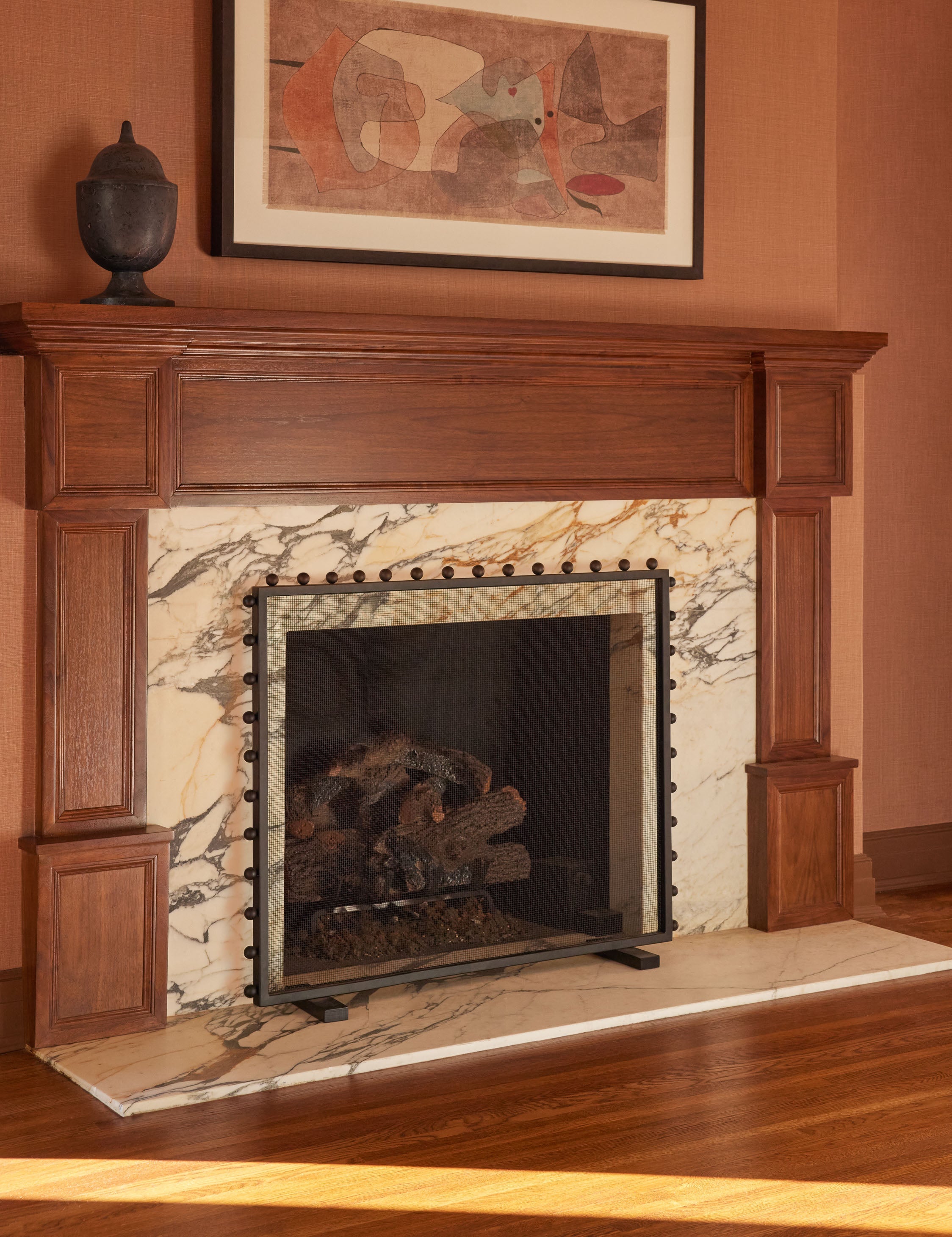 Lustre Fireplace Screen | Chic Knobbed Accents, Square Silhouette