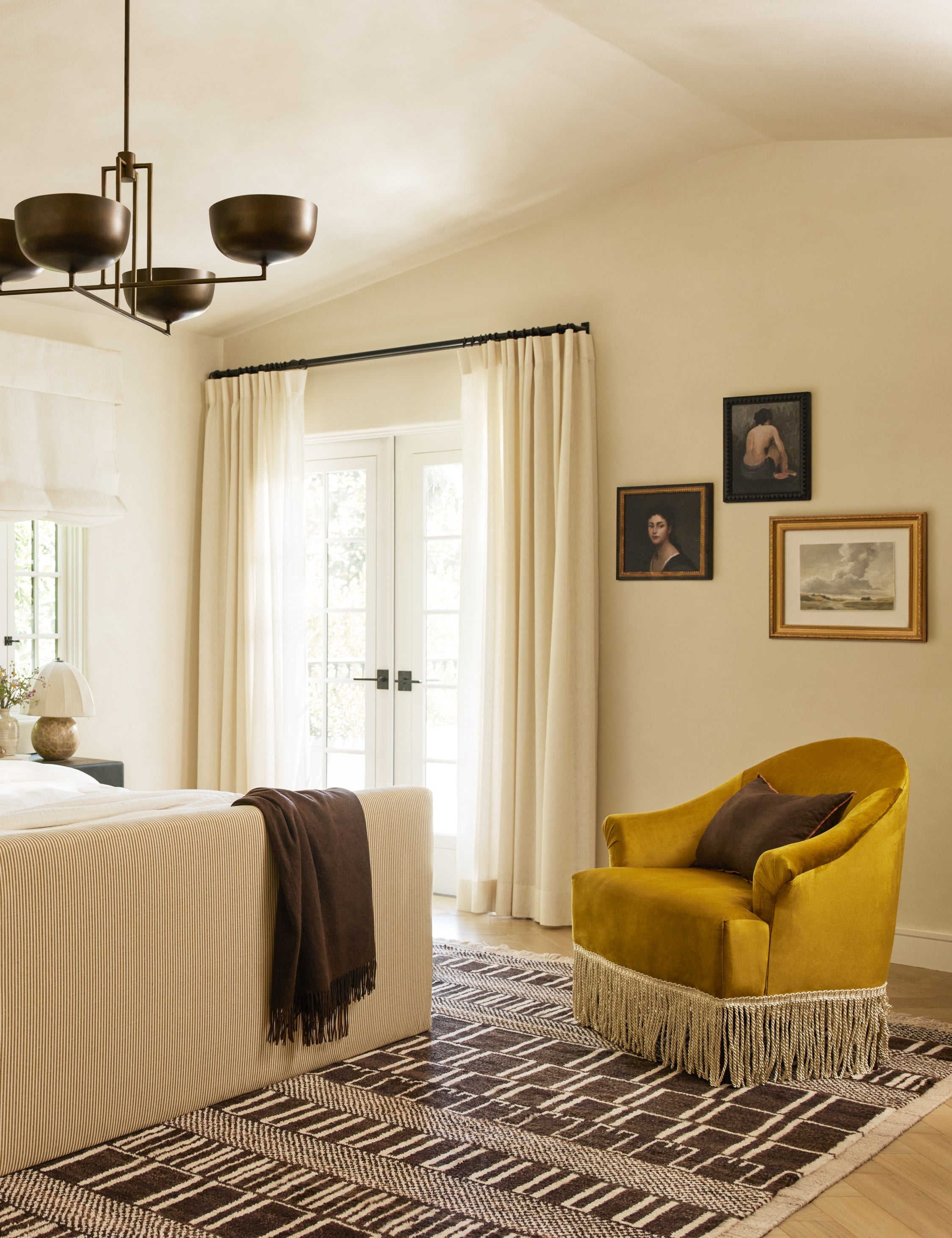 Carys Linen Pillow | Contrast Piping, Two-Tone Design