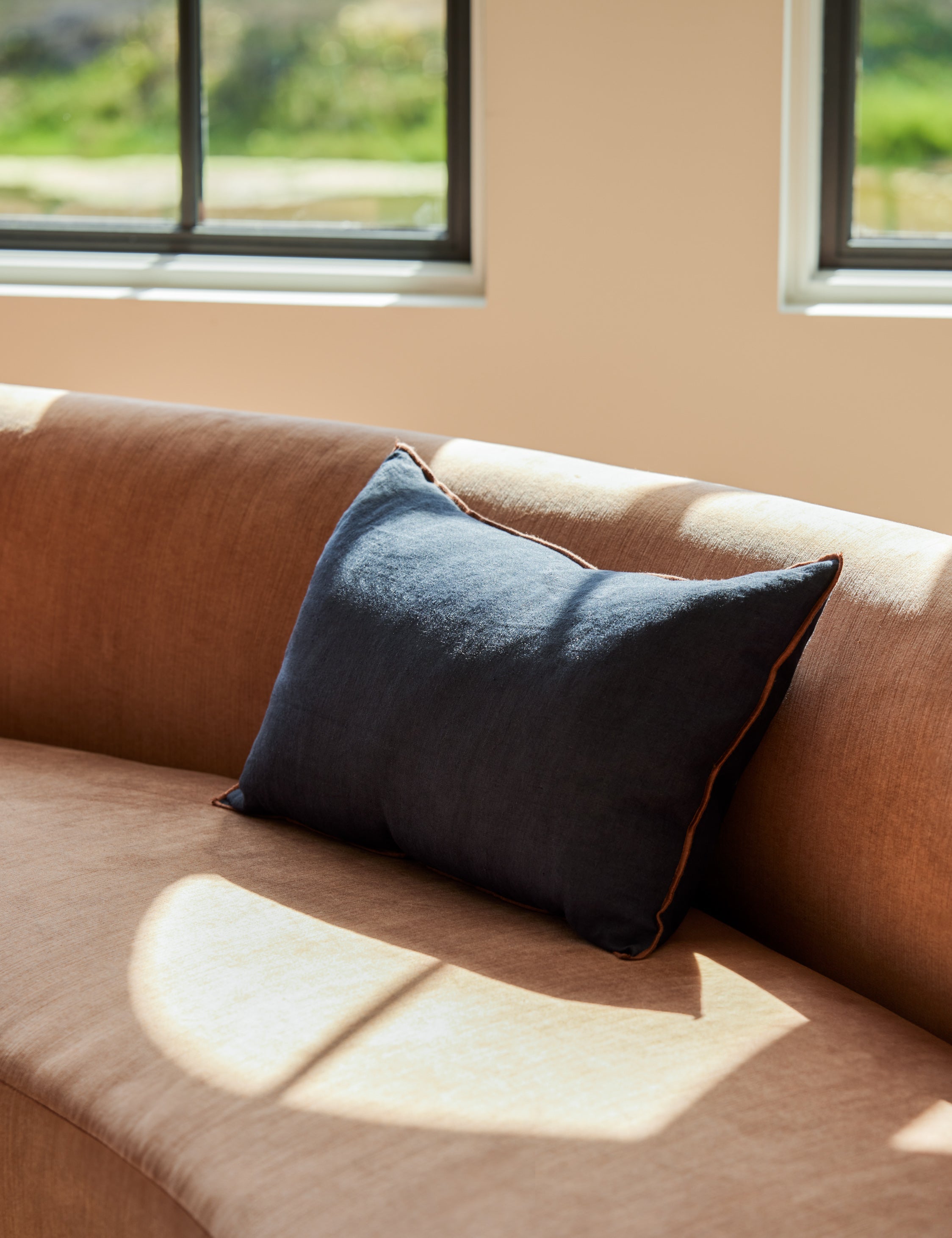 Cleo Linen Pillow | Contrast Piping, Two-Tone Design