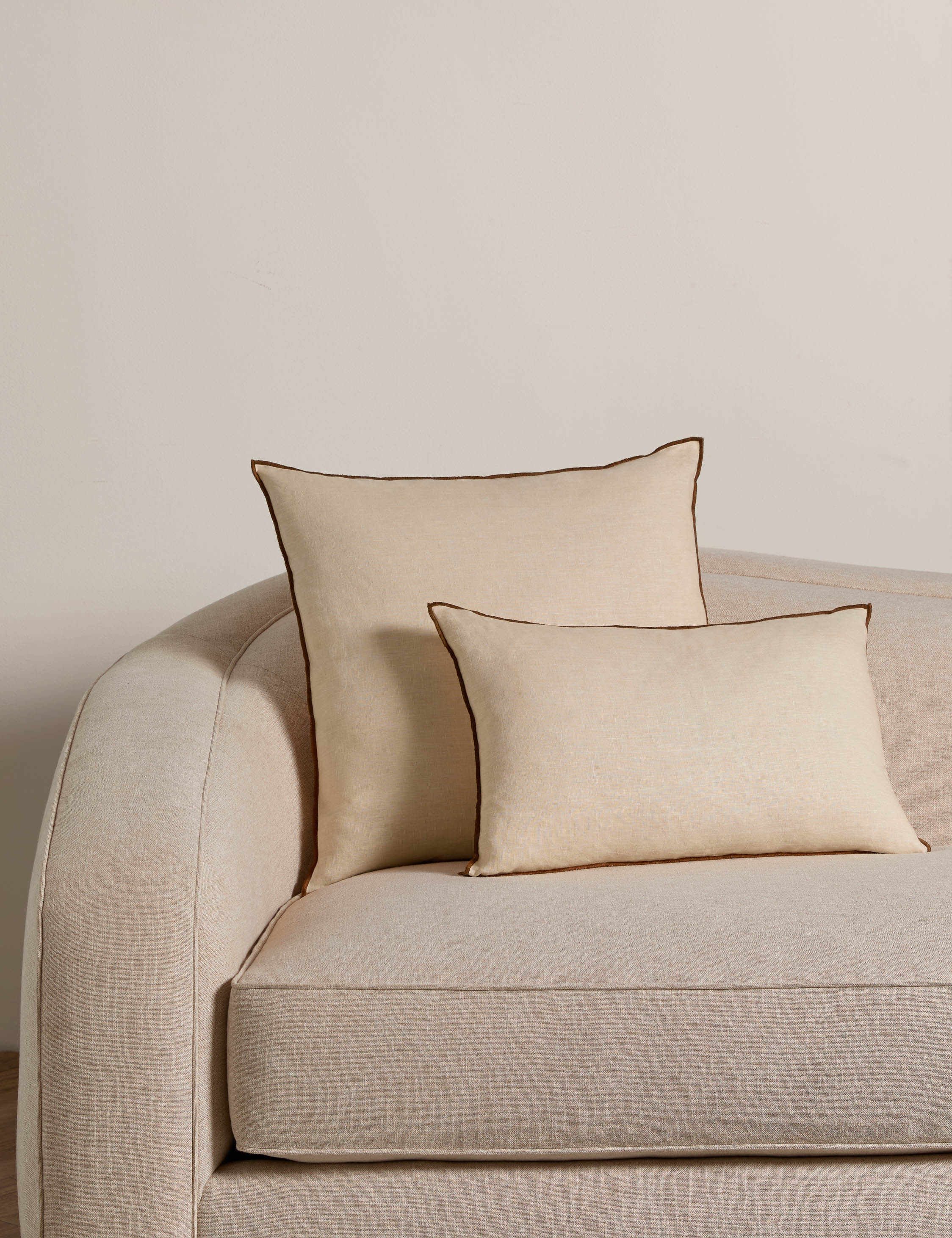Cleo Linen Pillow | Contrast Piping, Two-Tone Design