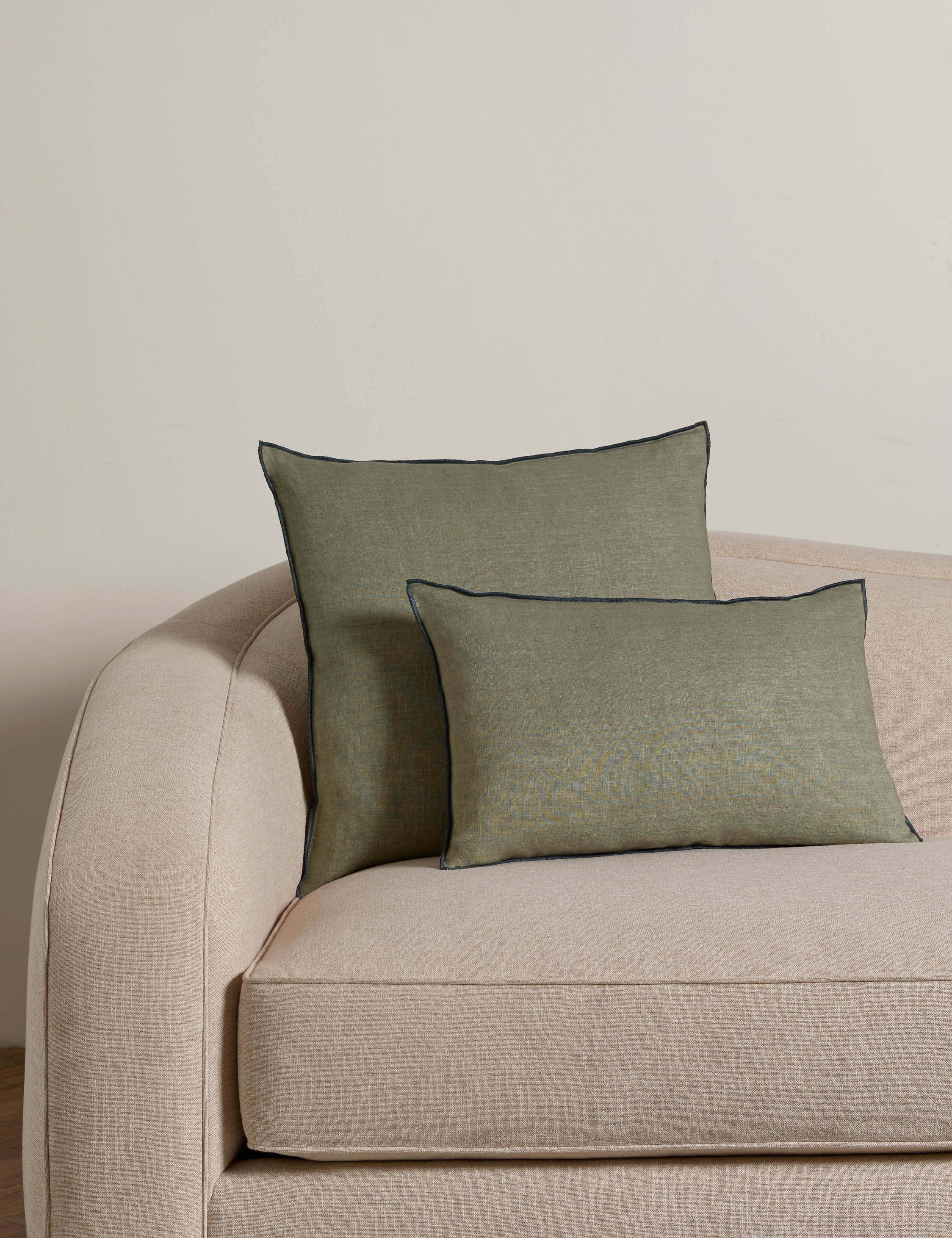 Carys Linen Pillow | Contrast Piping, Two-Tone Design