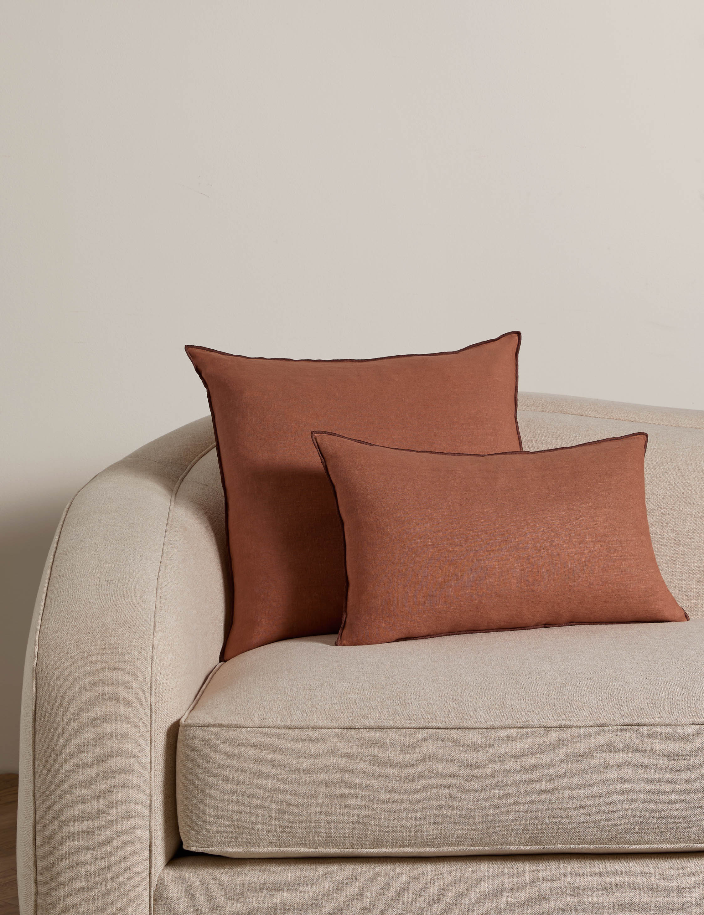 Carys Linen Pillow | Contrast Piping, Two-Tone Design