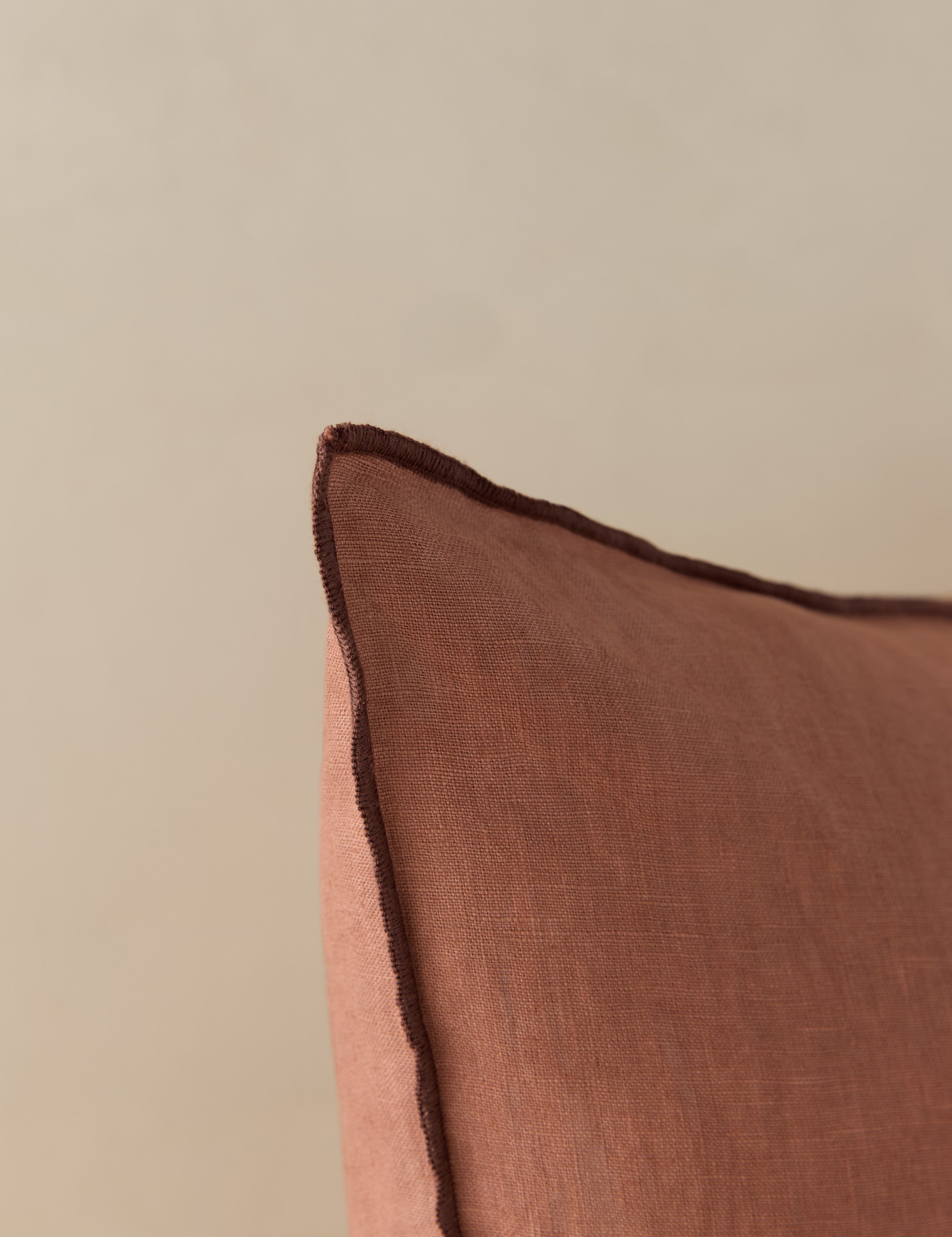 Carys Linen Pillow | Contrast Piping, Two-Tone Design