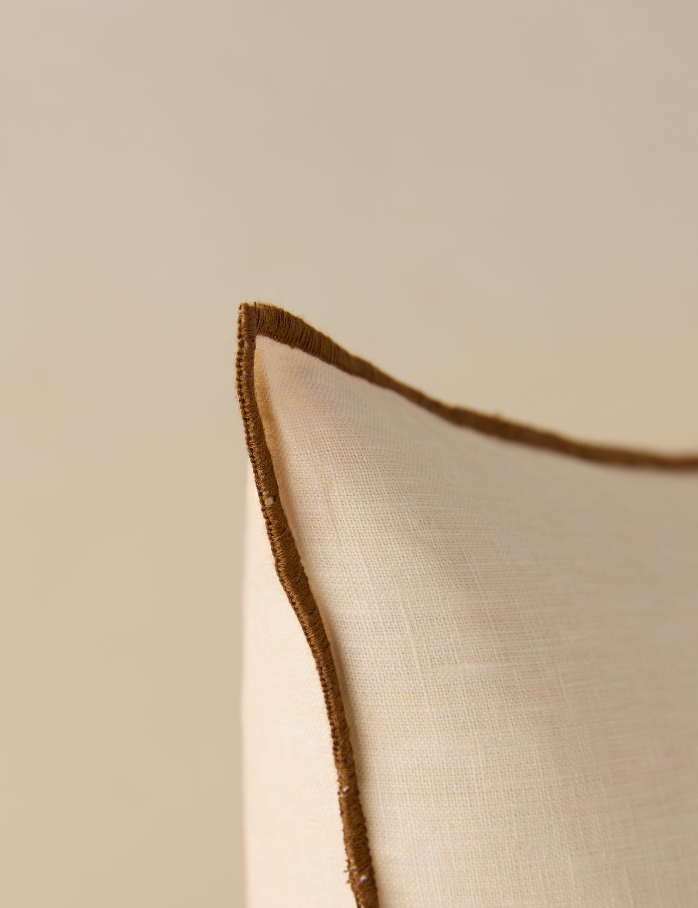 Carys Linen Pillow | Contrast Piping, Two-Tone Design