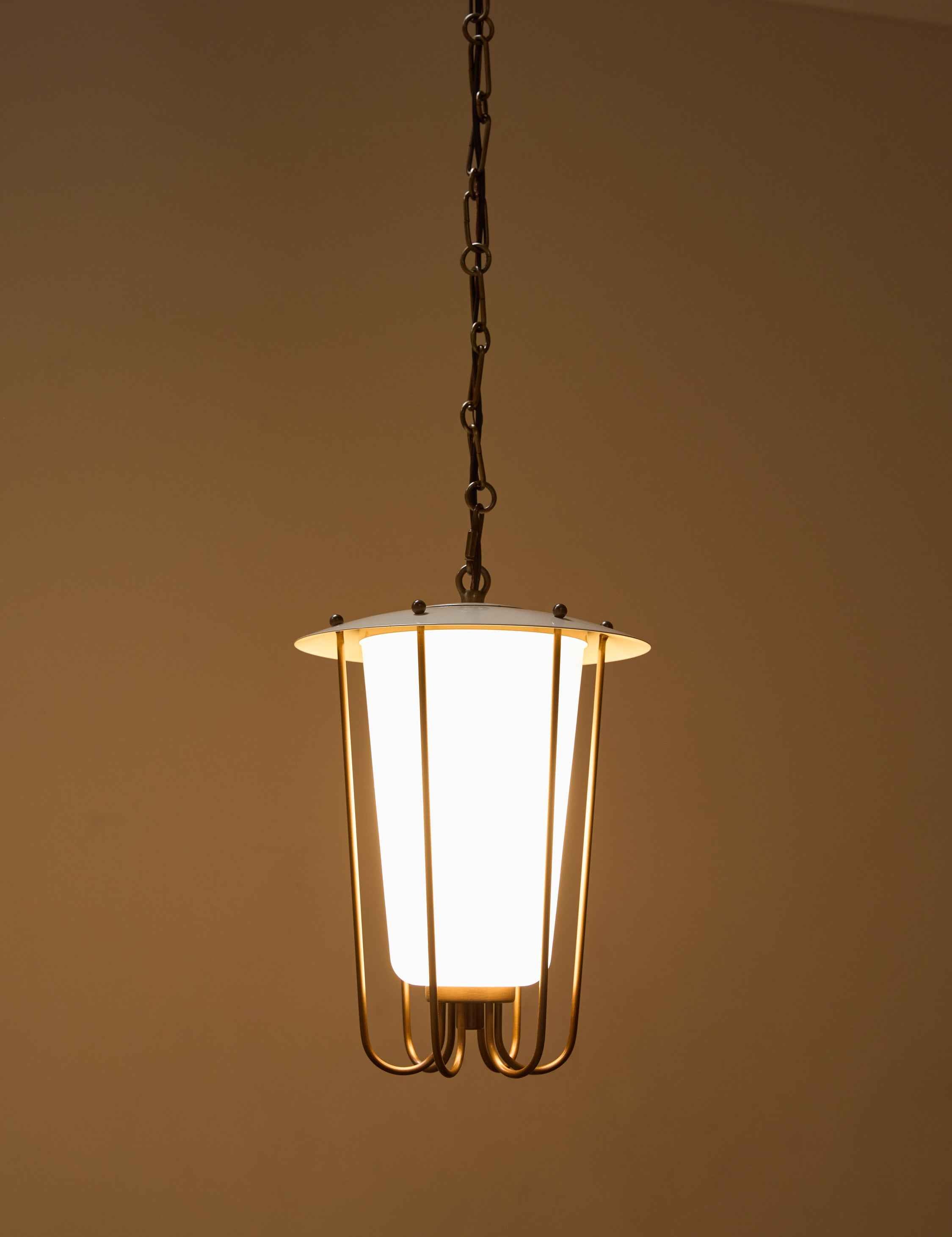 Fiora Pendant Light | Tapered Glass Shade, Chain Suspension