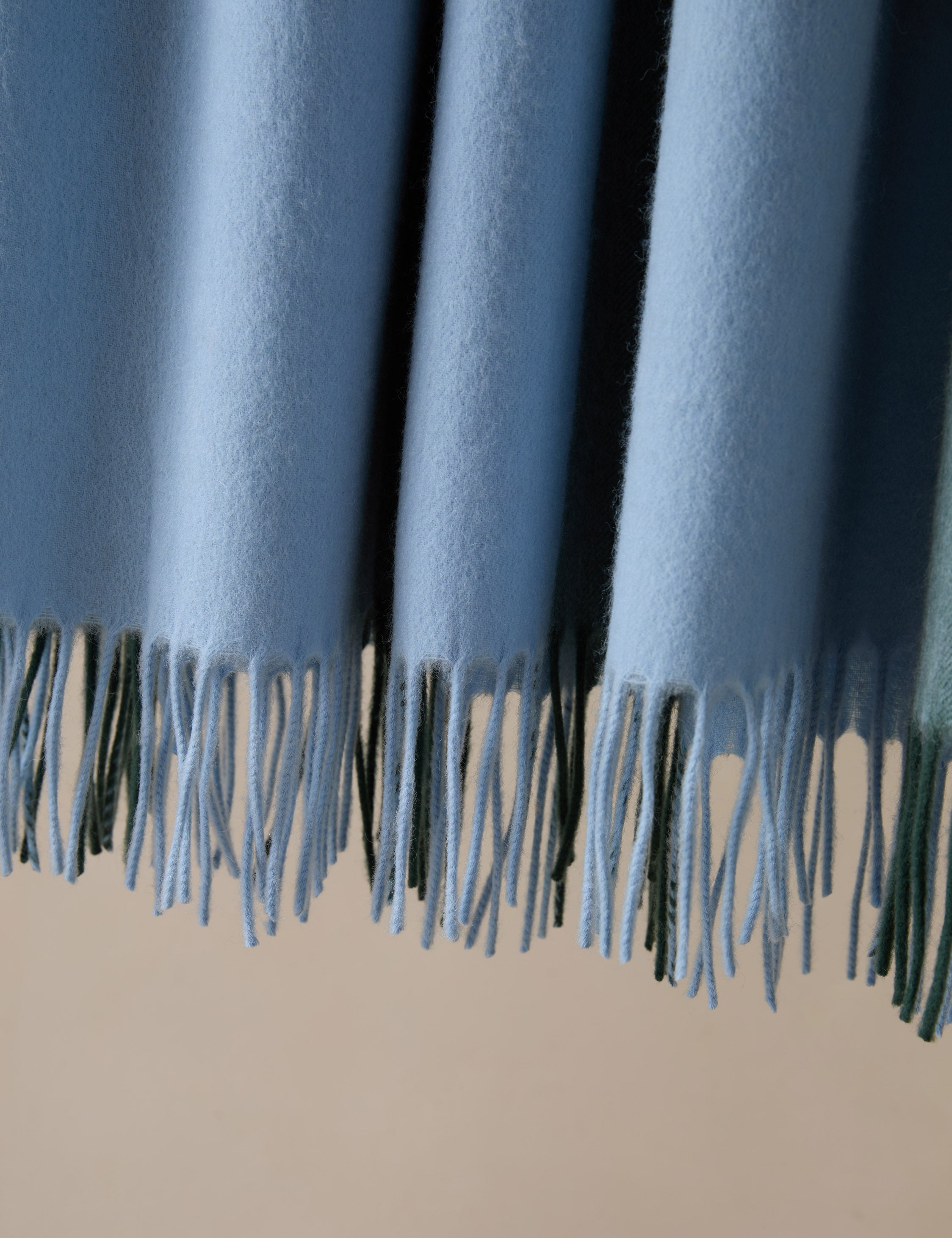 Luna Lambswool Throw | Soft, Hypoallergenic Natural Fiber