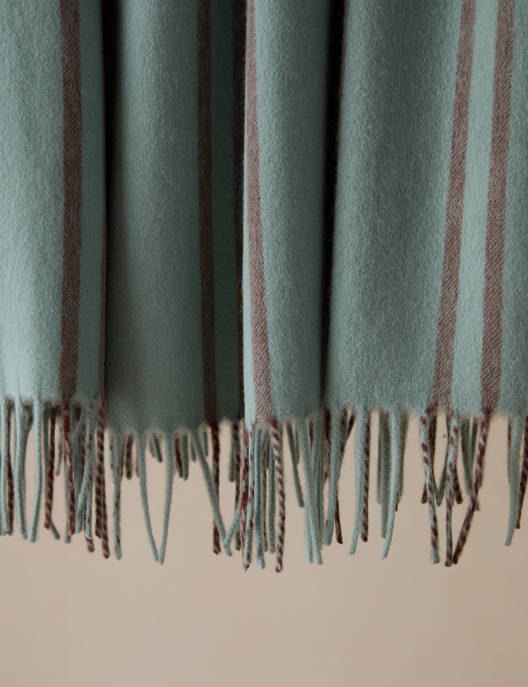Luna Lambswool Throw | Soft, Hypoallergenic Natural Fiber