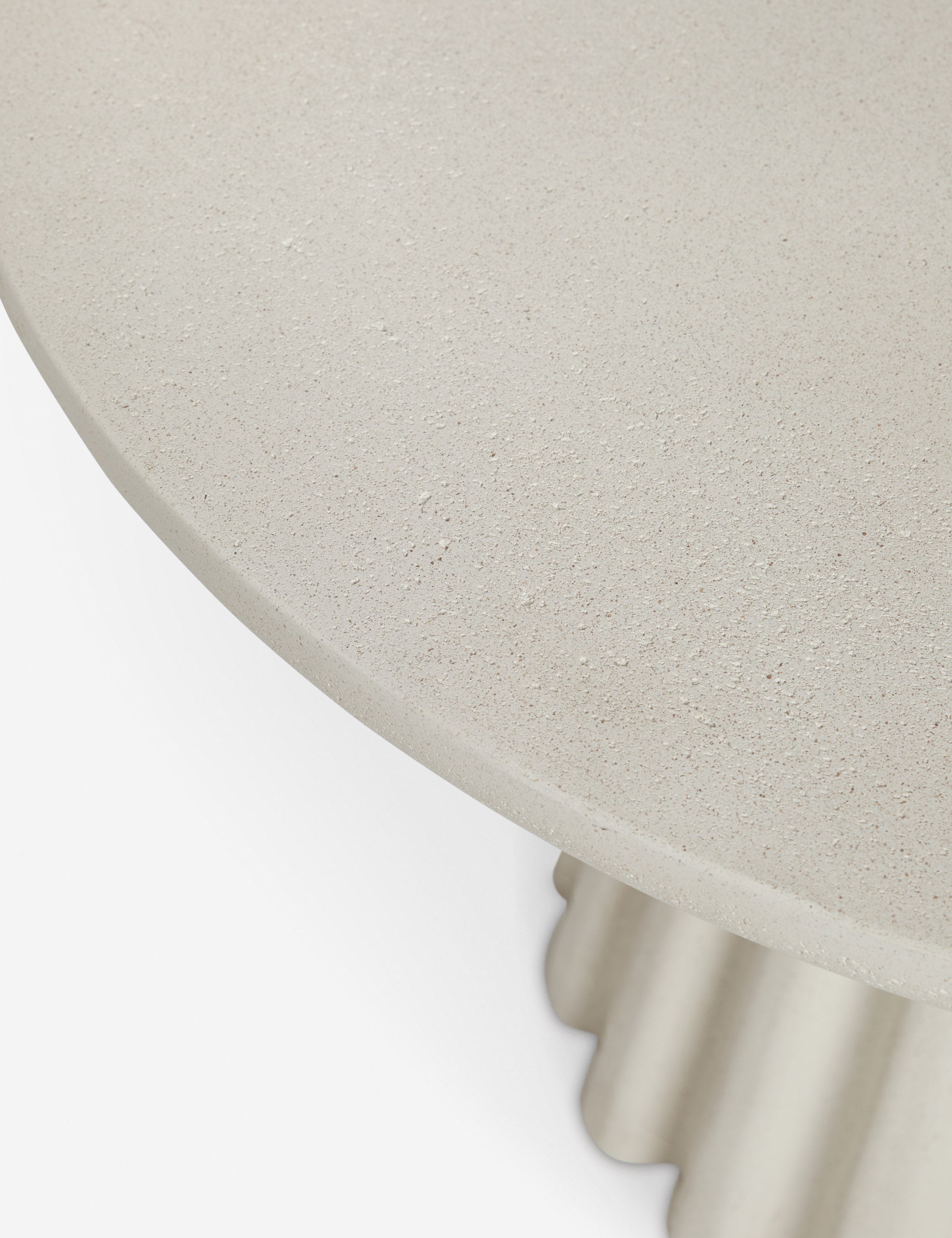 Luno Round Dining Table | Durable Concrete, Fluted Pedestal Base