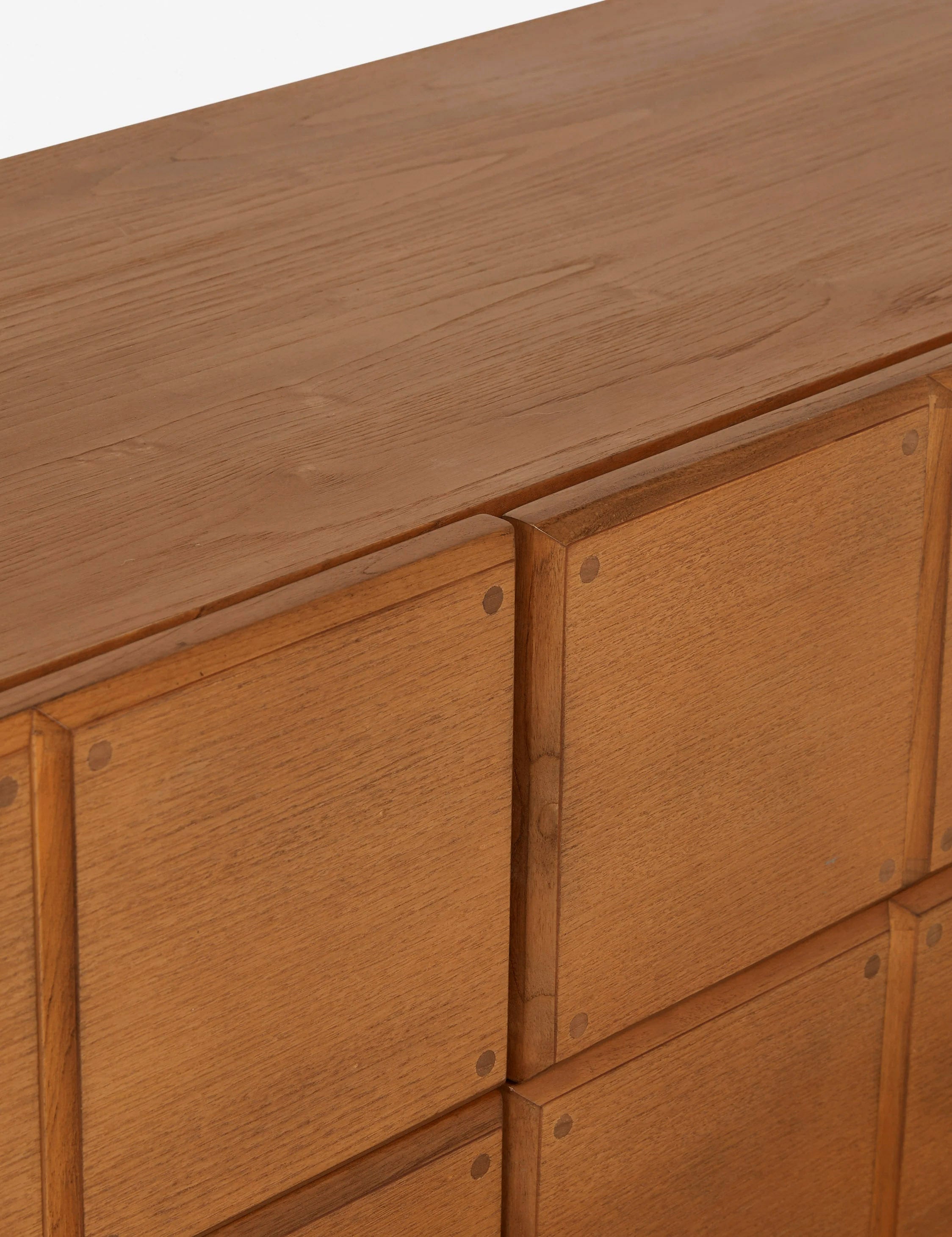 Lumen Dresser | Fluted Plinth Base, Six Spacious Drawers