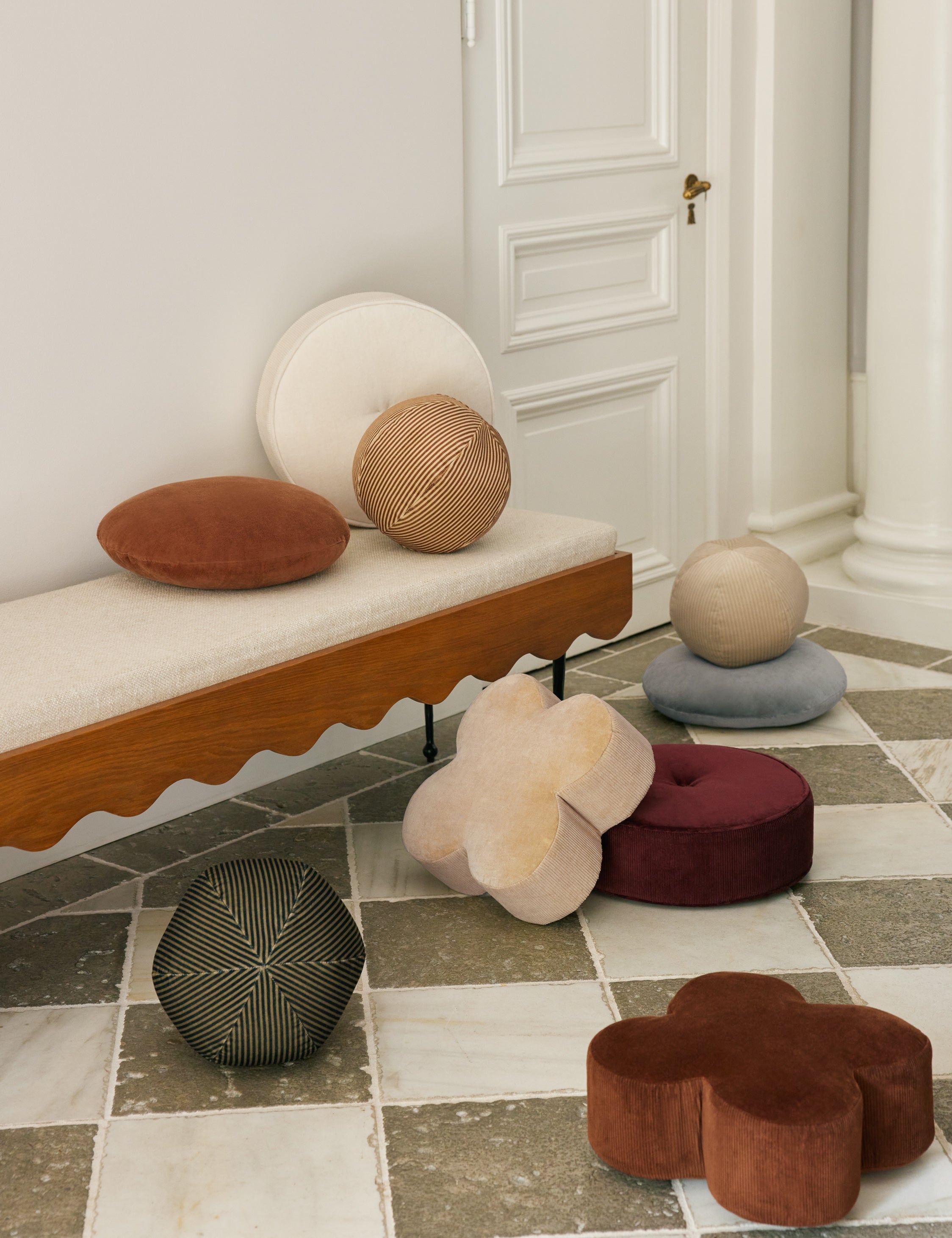 Luxe Clover Pillow | Soft Velvet, Playful Shape