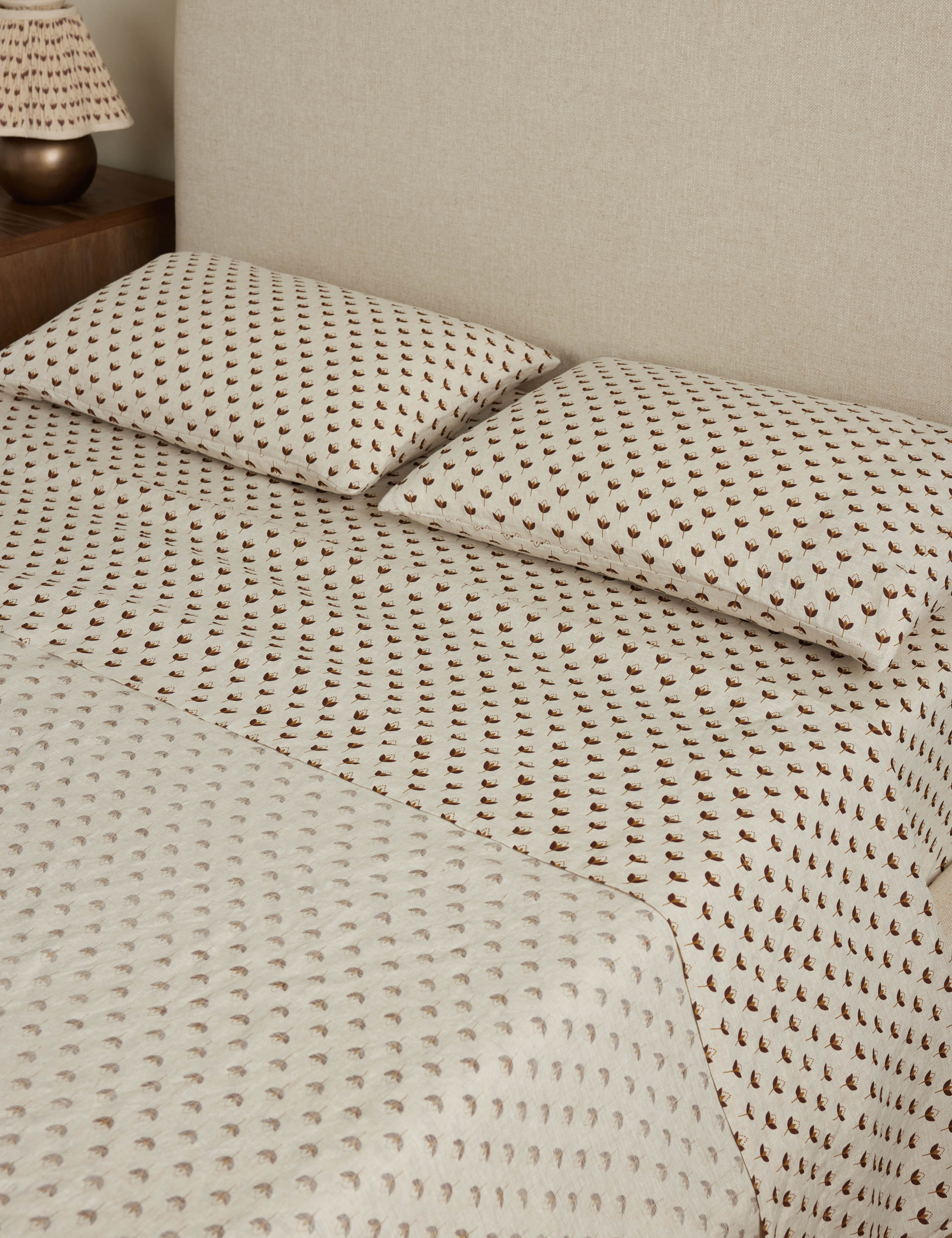 Pivo Linen Pillowcase Set | Breathable European Flax, Timeless Floral
